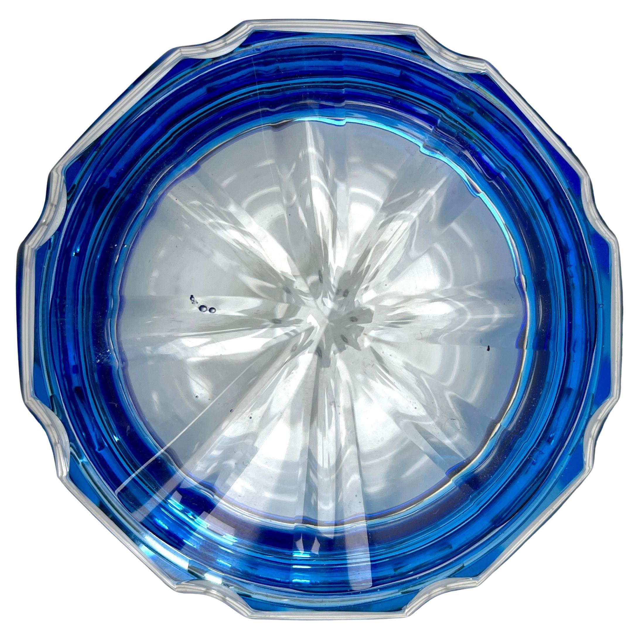 Val Saint Lambert  Bonbonière en cristal bleu cobalt taillé, avec couvercle Bon état - En vente à Verviers, BE