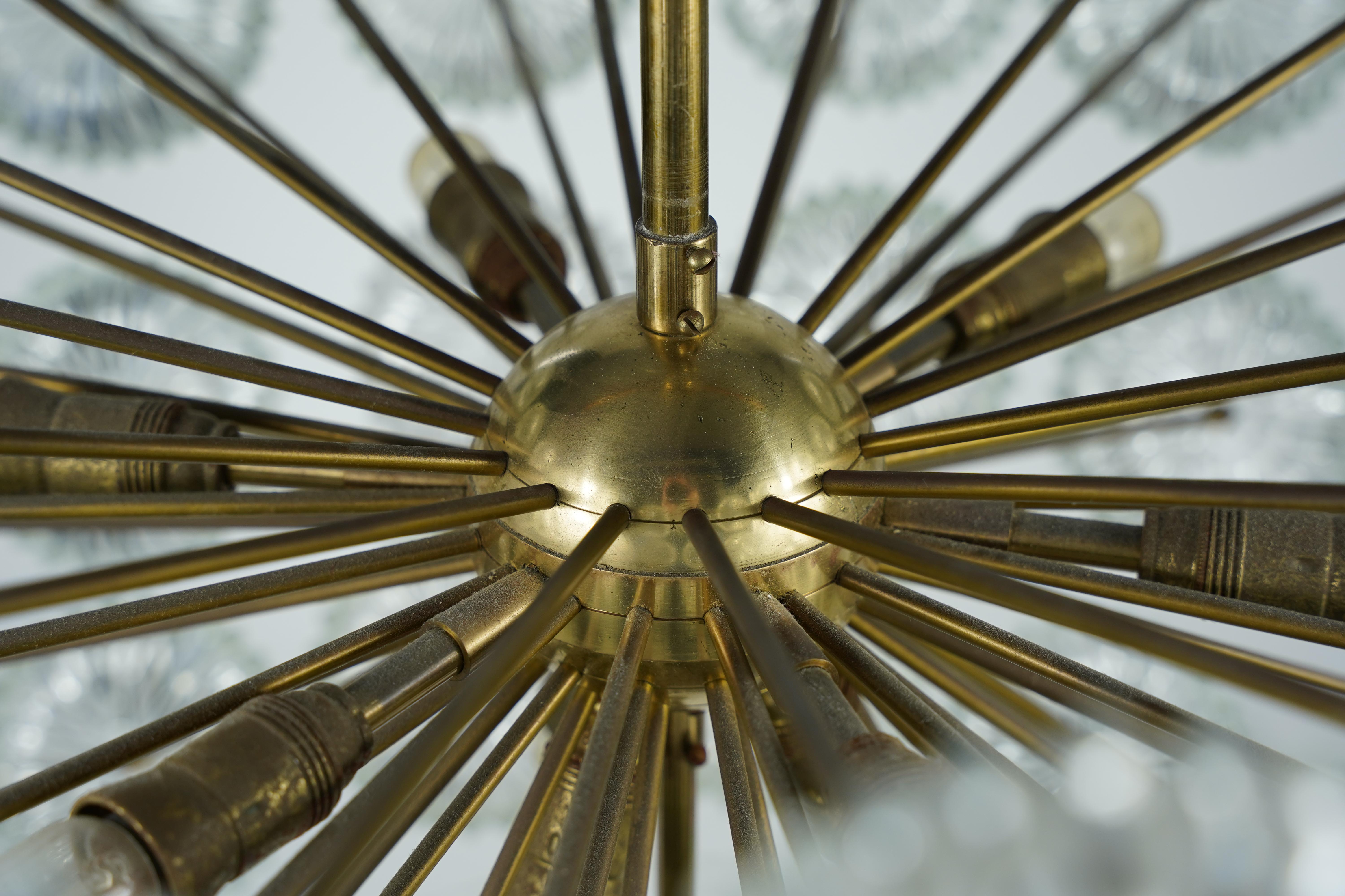 Sputnik-Kronleuchter aus Messing und Glas von Val Saint Lambert, Belgien, 1970 (Gebürstet) im Angebot