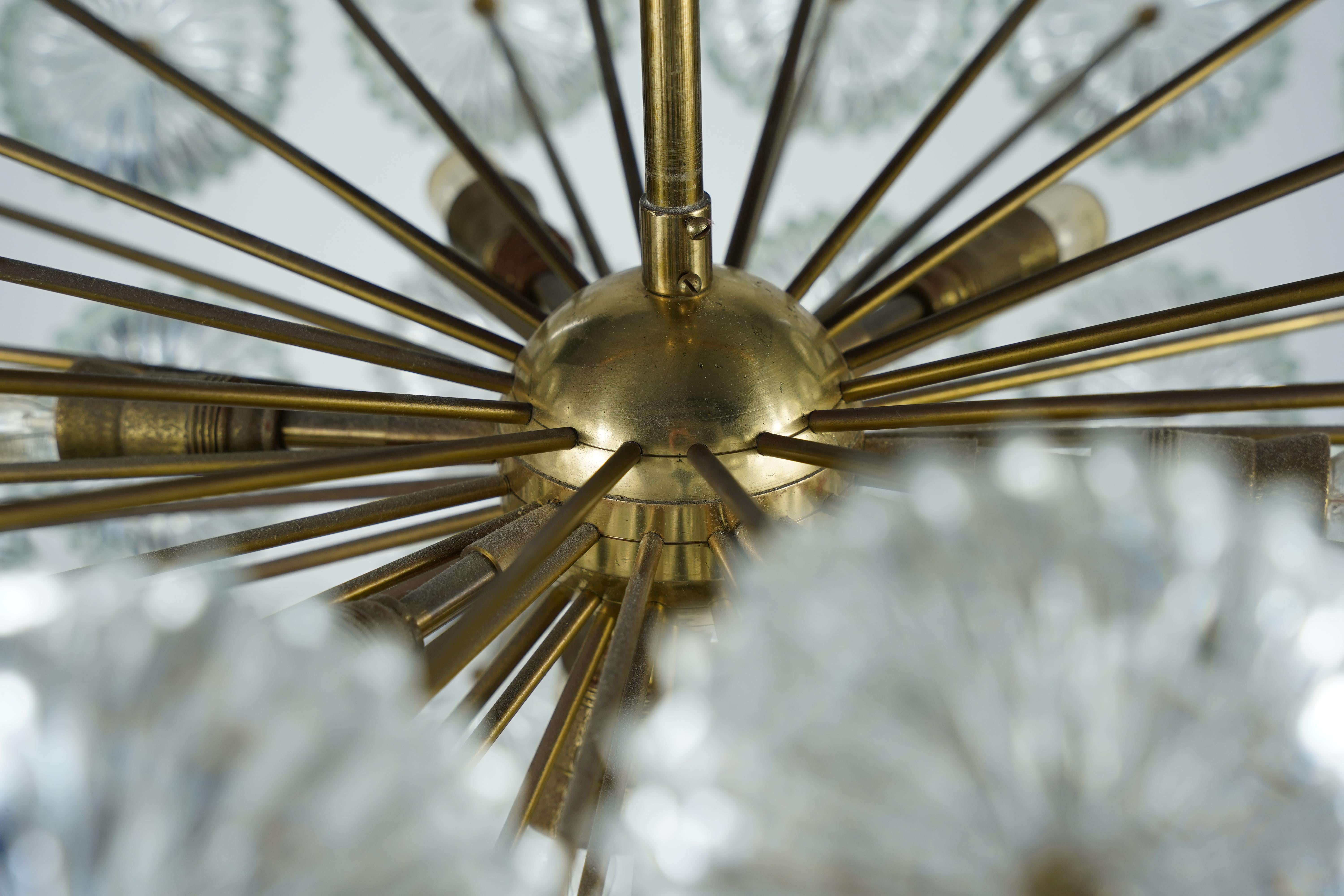 Sputnik-Kronleuchter aus Messing und Glas von Val Saint Lambert, Belgien, 1970 im Zustand „Gut“ im Angebot in Bronx, NY