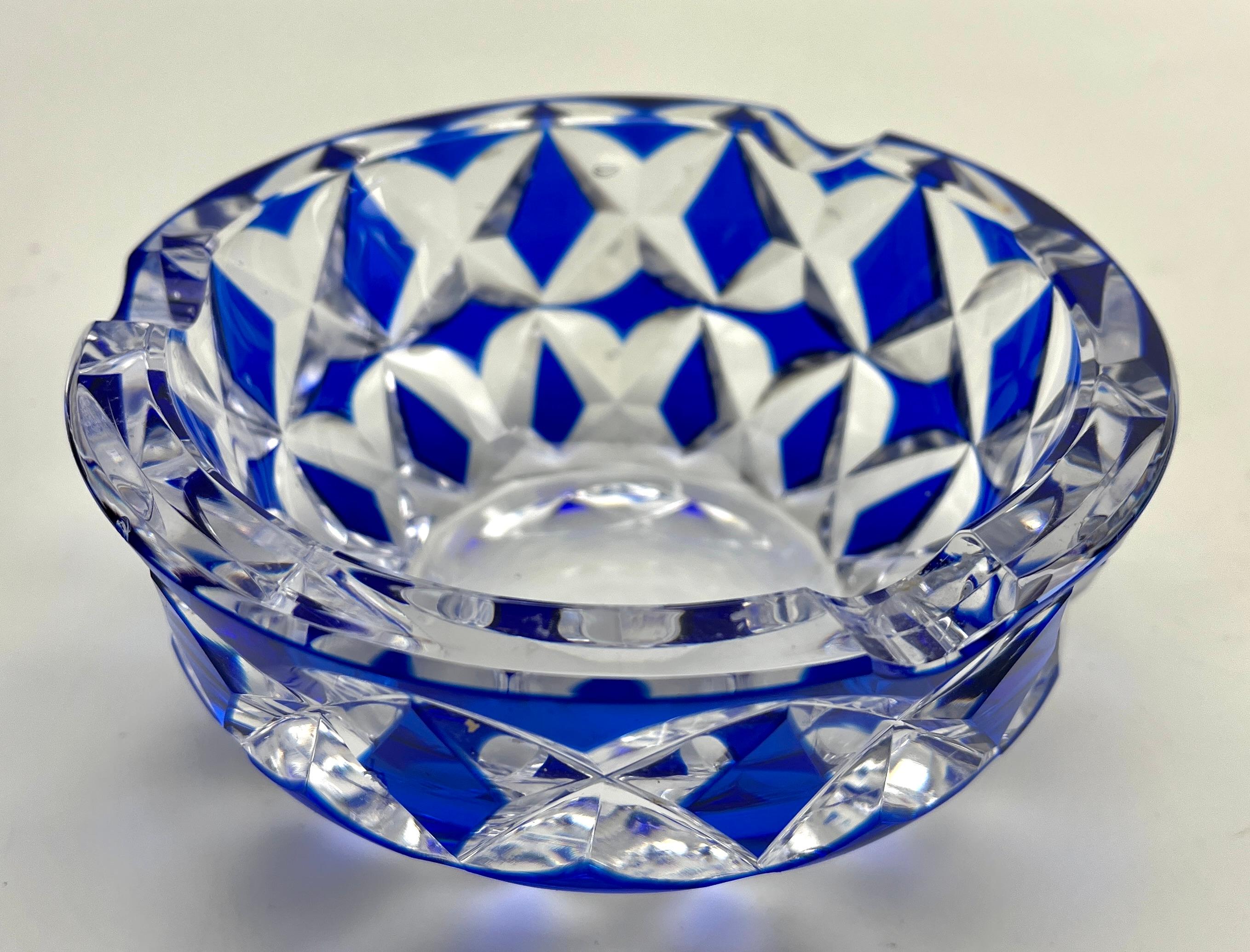 Mid-Century Modern Val Saint Lambert Cobalt Blue Circular Crystal Ash-Tray, Handcut to Clear Signed For Sale