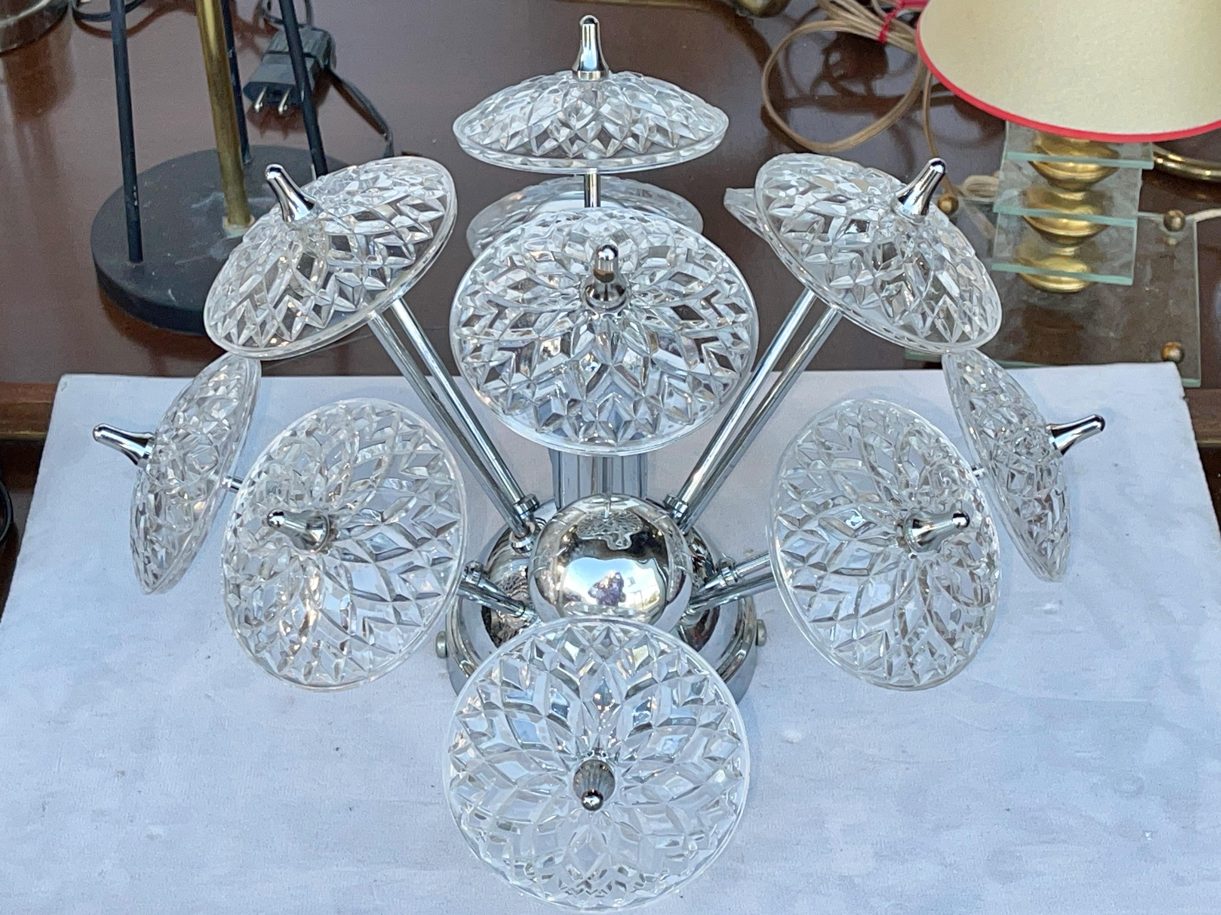 Vintage 1960s Belgian wall or ceiling mounted lamp in chrome produced by Massive Lighting using 12 Val Saint Lambert 'dandelion' crystal disks.
Takes three candelabra lightbulbs up to 60 watts each.