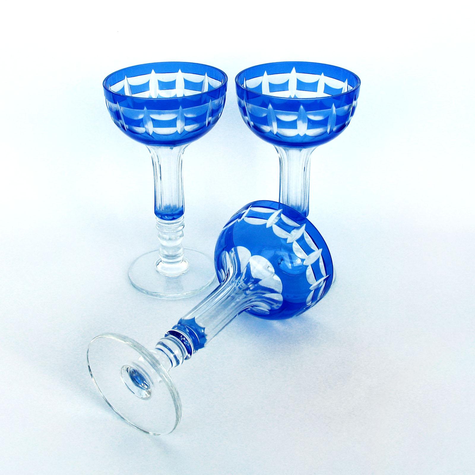 Cristal Lot de 12 gobelets en cristal Val Saint Lambert bleu cobalt superposé, taillés en clair en vente