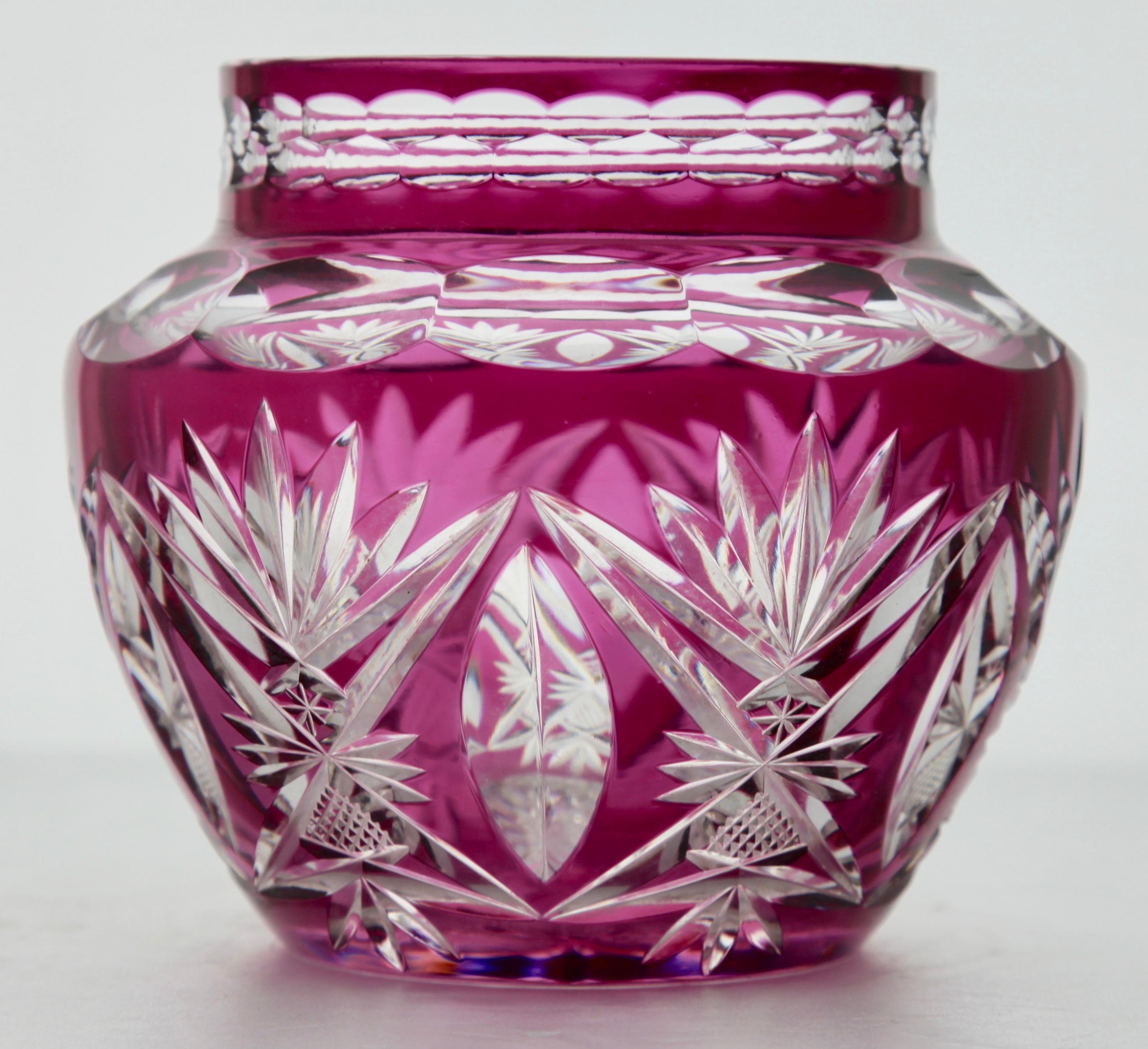 Val Saint Lambert Crystal 'Pique Fleurs' Vase in Amethyst with Grille, 1930s In Good Condition In Verviers, BE