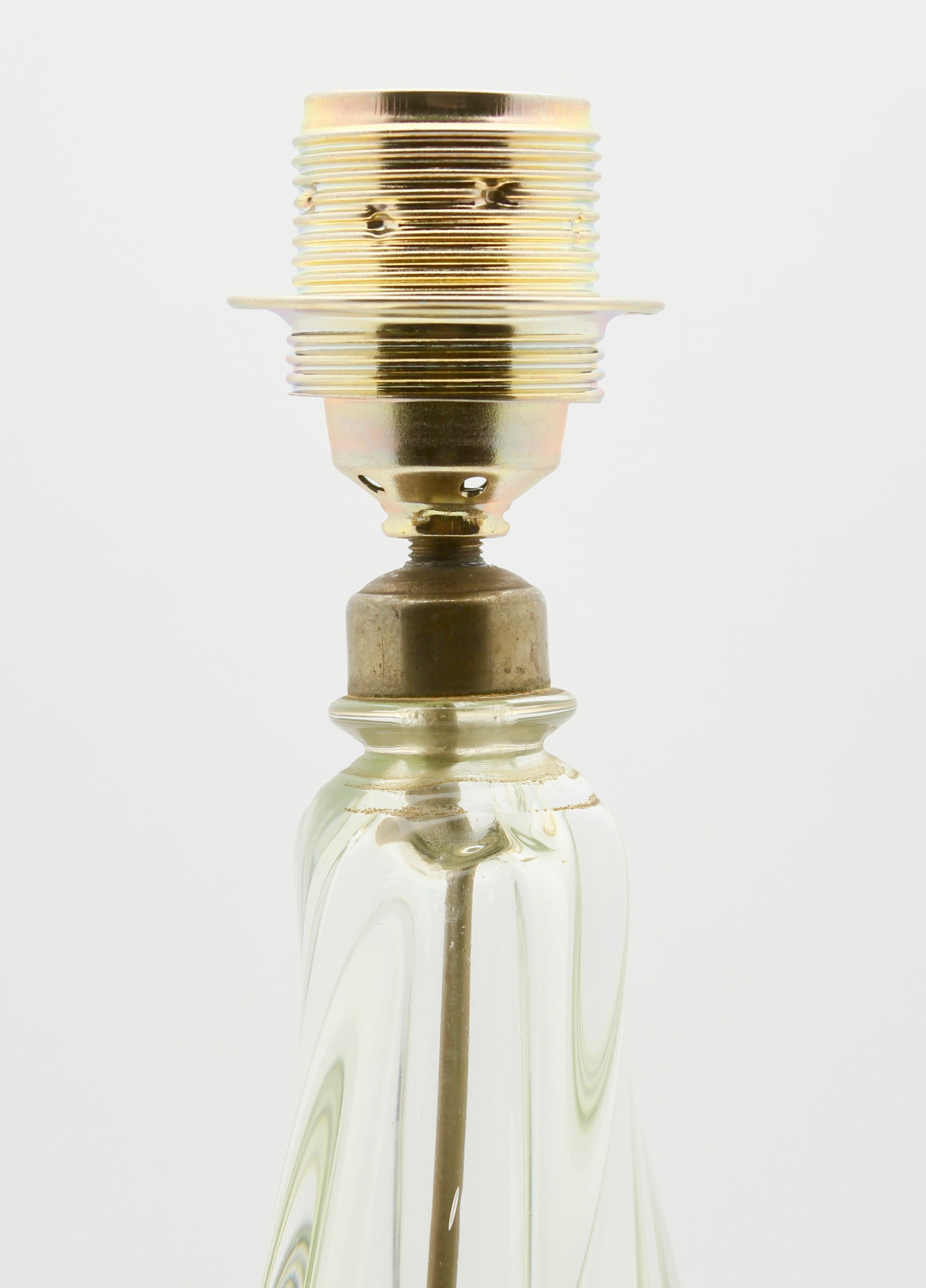 Val Saint Lambert Kristall-Tischlampe in ausgezeichnetem Zustand, 1953 im Zustand „Gut“ im Angebot in Verviers, BE