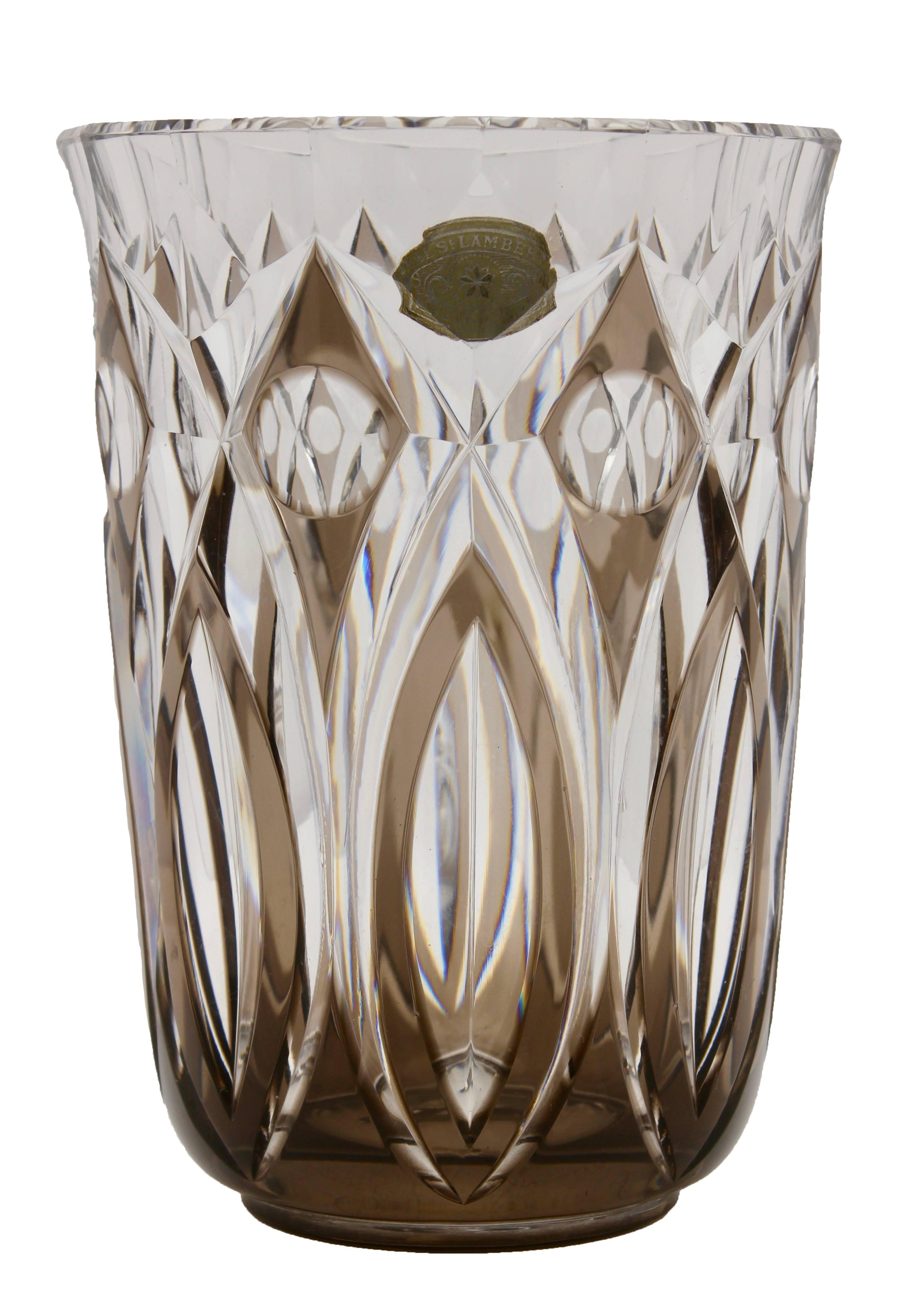 Val Saint Lambert vase Charles Graffart, catalogue, 1950s
Retains a factory label. 

Beautiful signed Val Saint Lambert circular crystal vase, handcut-to-clear, the glass is thick, deeply and evenly cut,
Val Saint Lambert, circa 1950s,
Origin: