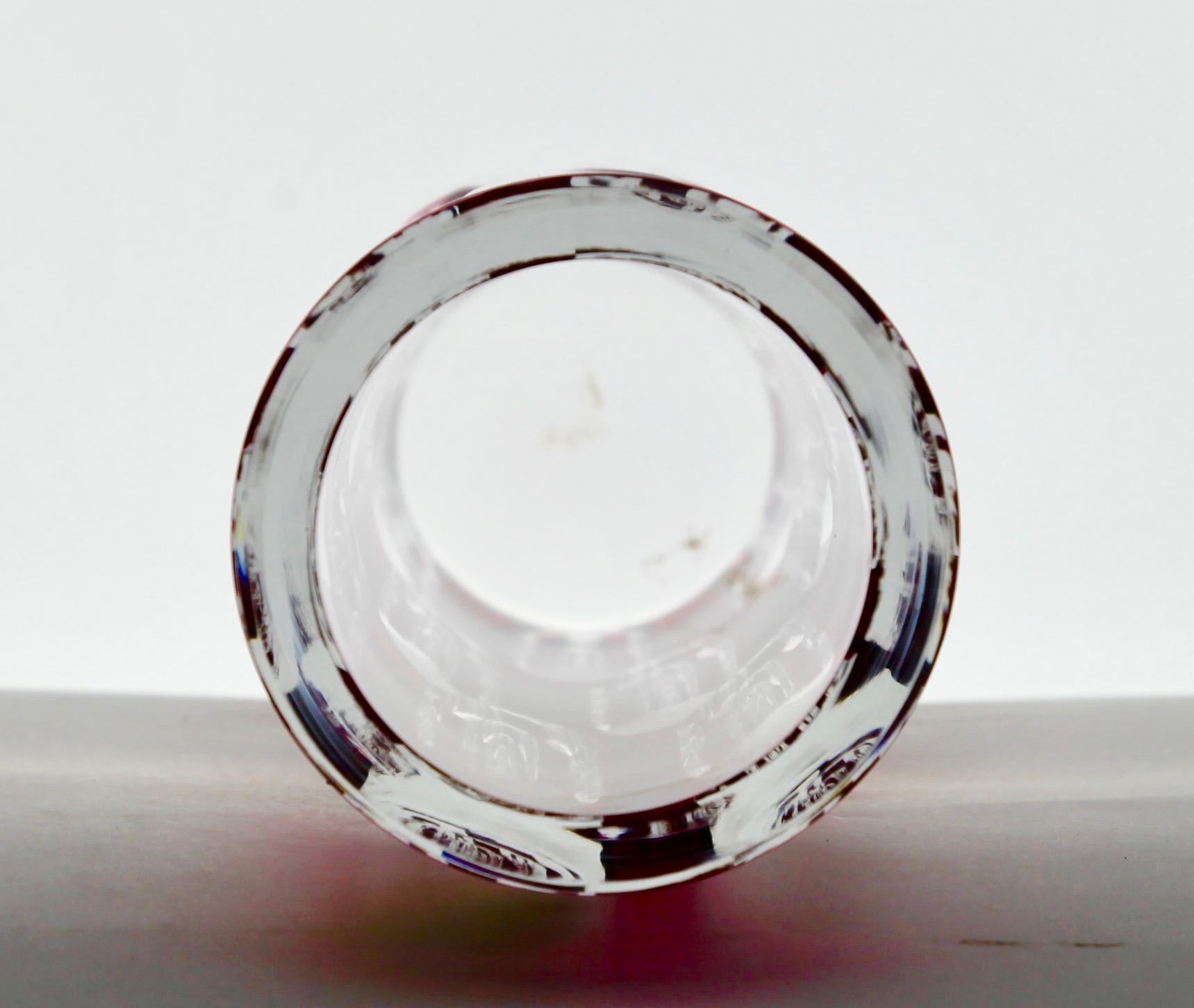 Vase en cristal Val Saint Lambert signé Charles Graffart, découpé à la poignée en vente 2