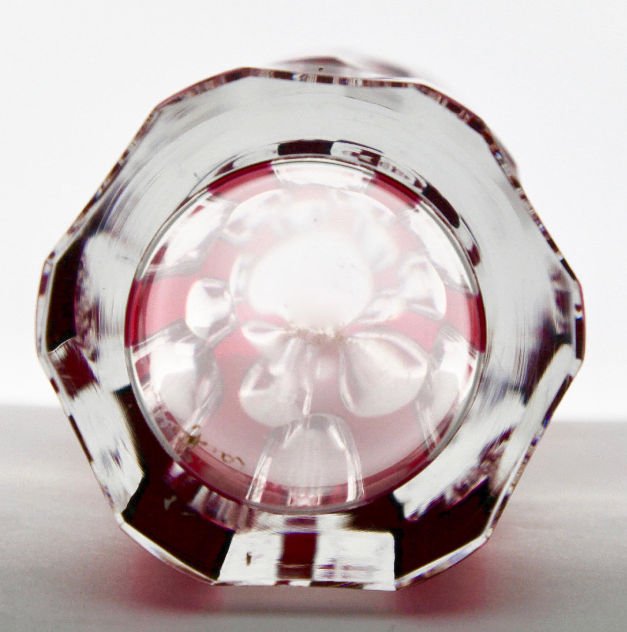 Vase en cristal Val Saint Lambert signé Charles Graffart, découpé à la poignée en vente 3