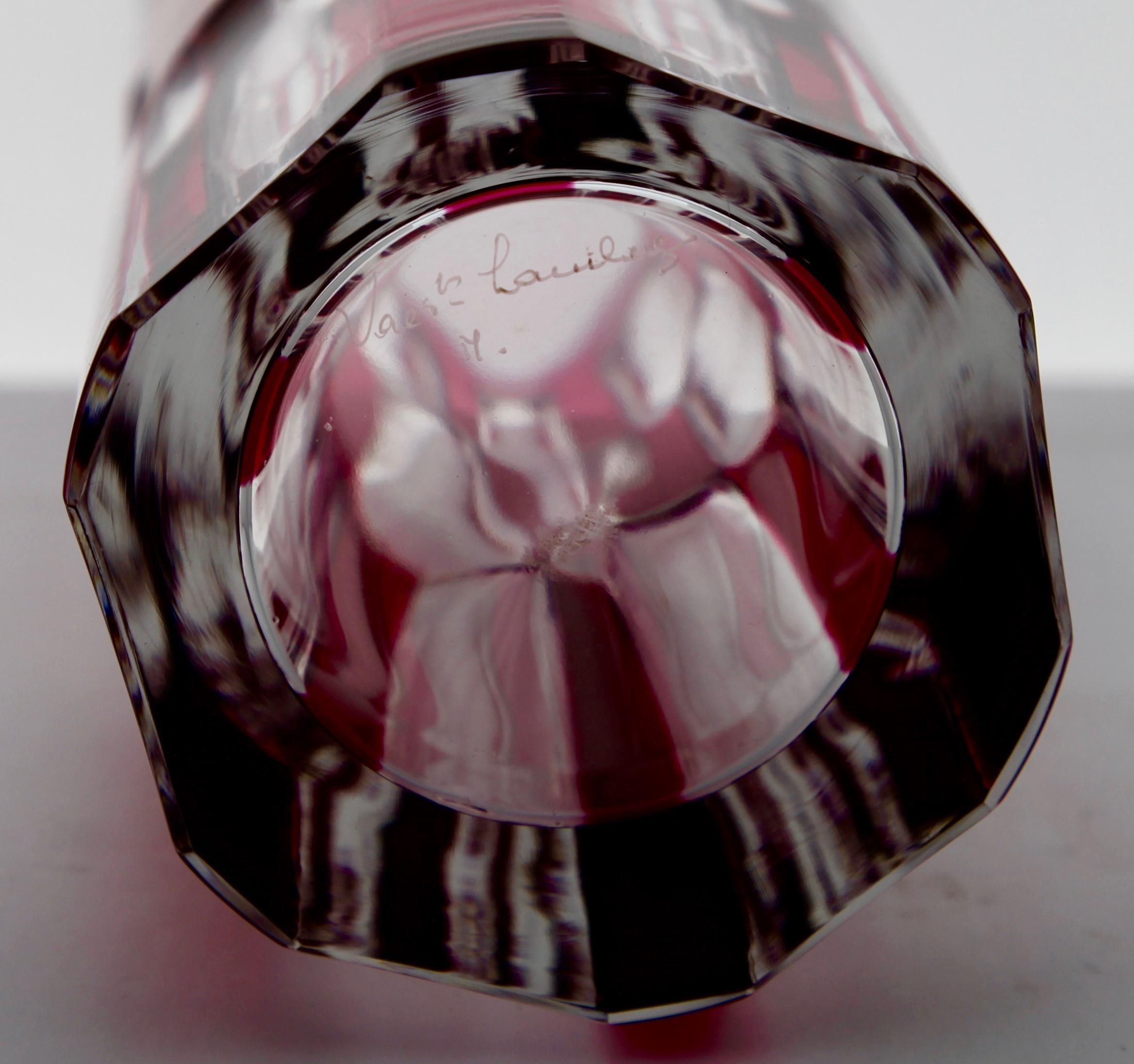 Vase en cristal Val Saint Lambert signé Charles Graffart, découpé à la poignée en vente 1