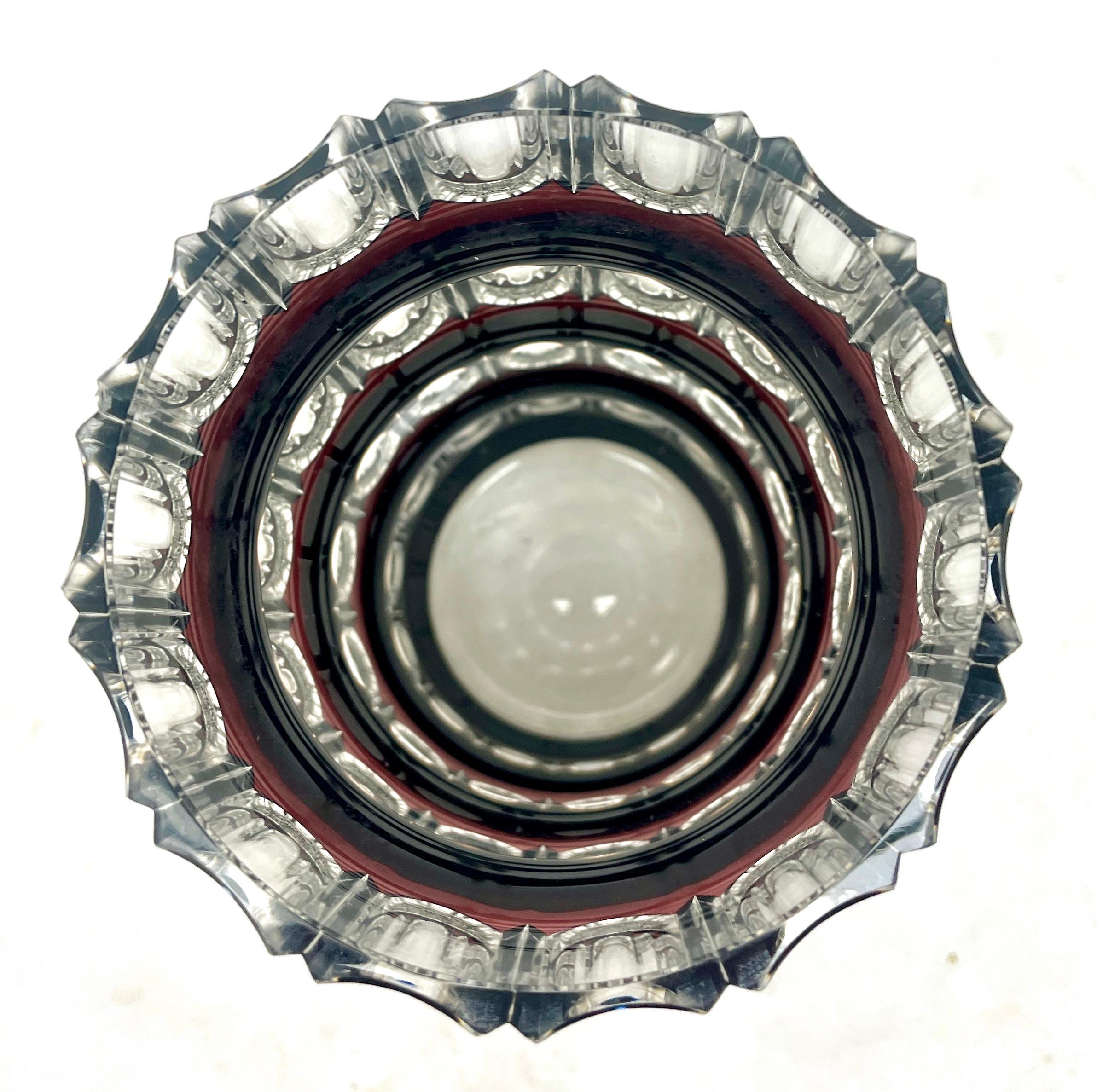 Vase en cristal du Val Saint Lambert taillé en Belgique claire, années 1950 Bon état - En vente à Verviers, BE