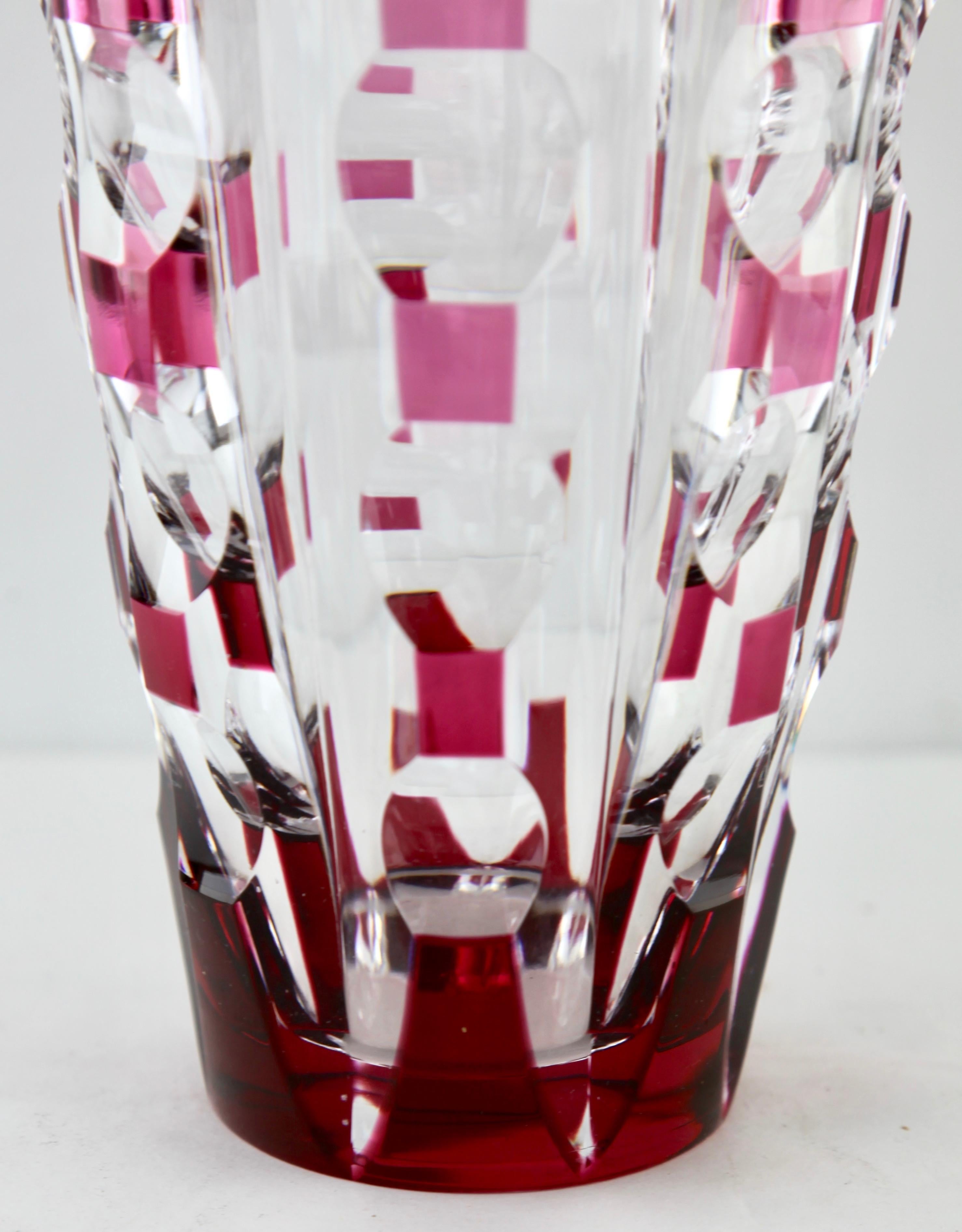Art déco Vase en cristal Val Saint Lambert taillé à la main, Label et signé en vente
