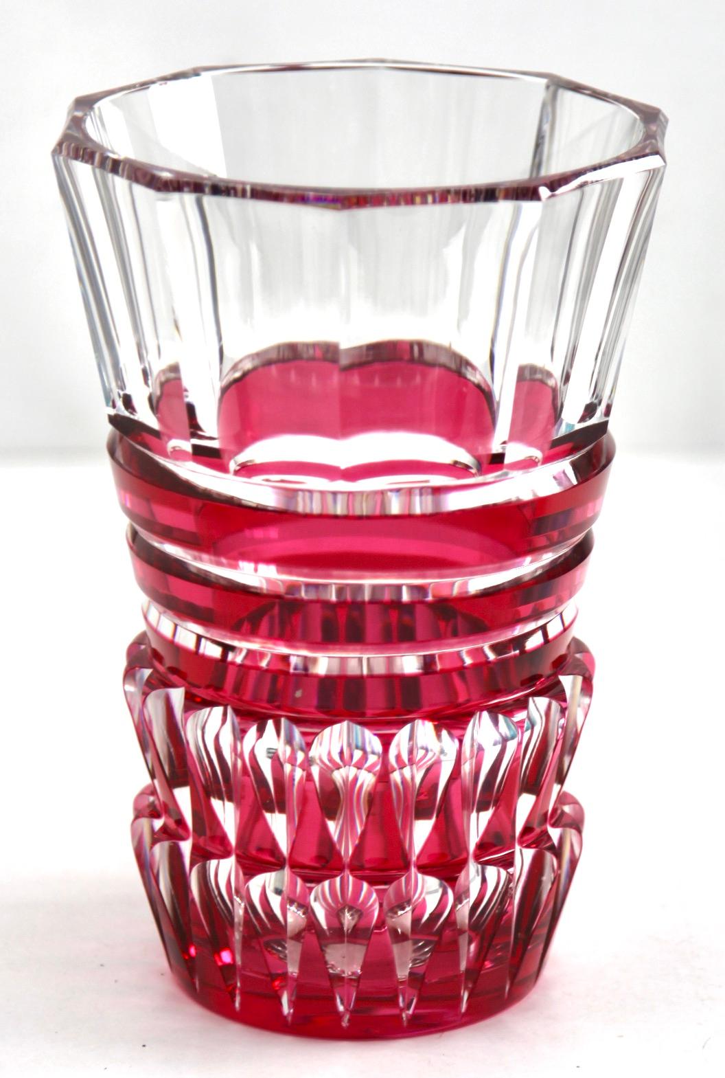 Art déco Vase en cristal Val Saint Lambert taillé à clair, signé en vente