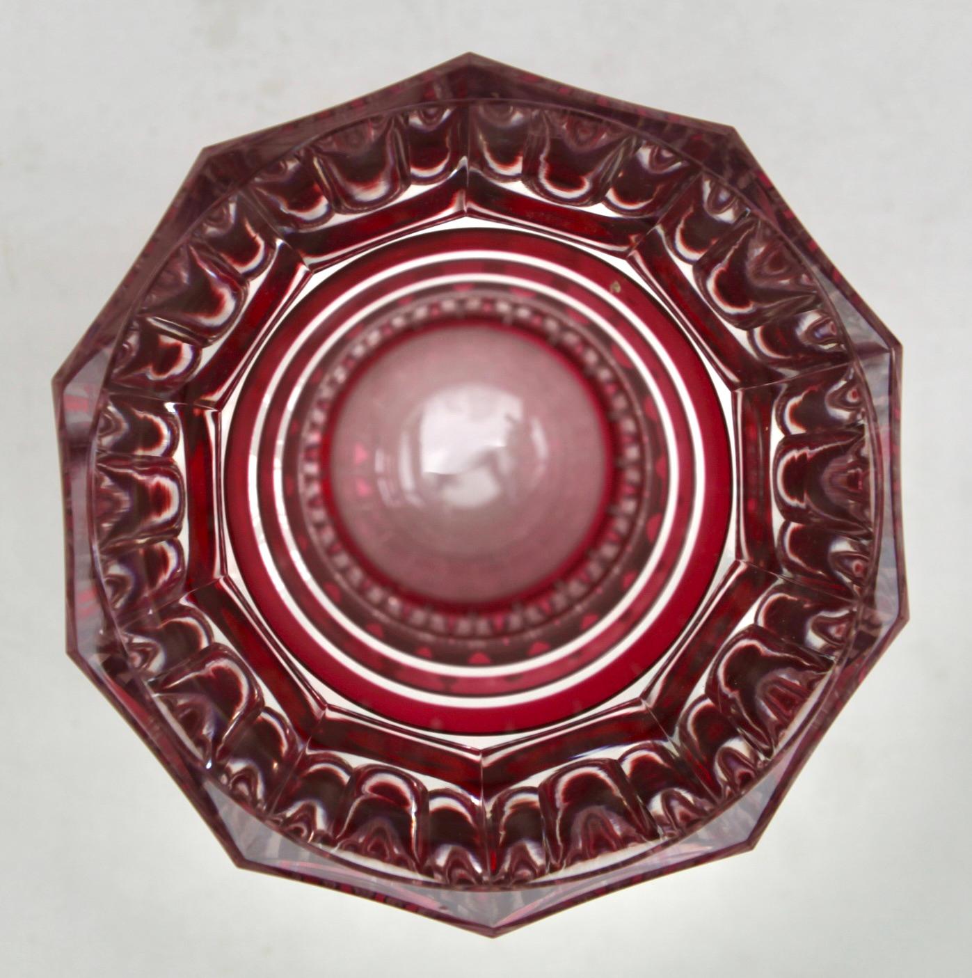 Jarrón de cristal tallado Val Saint Lambert, firmado mediados del siglo XX en venta