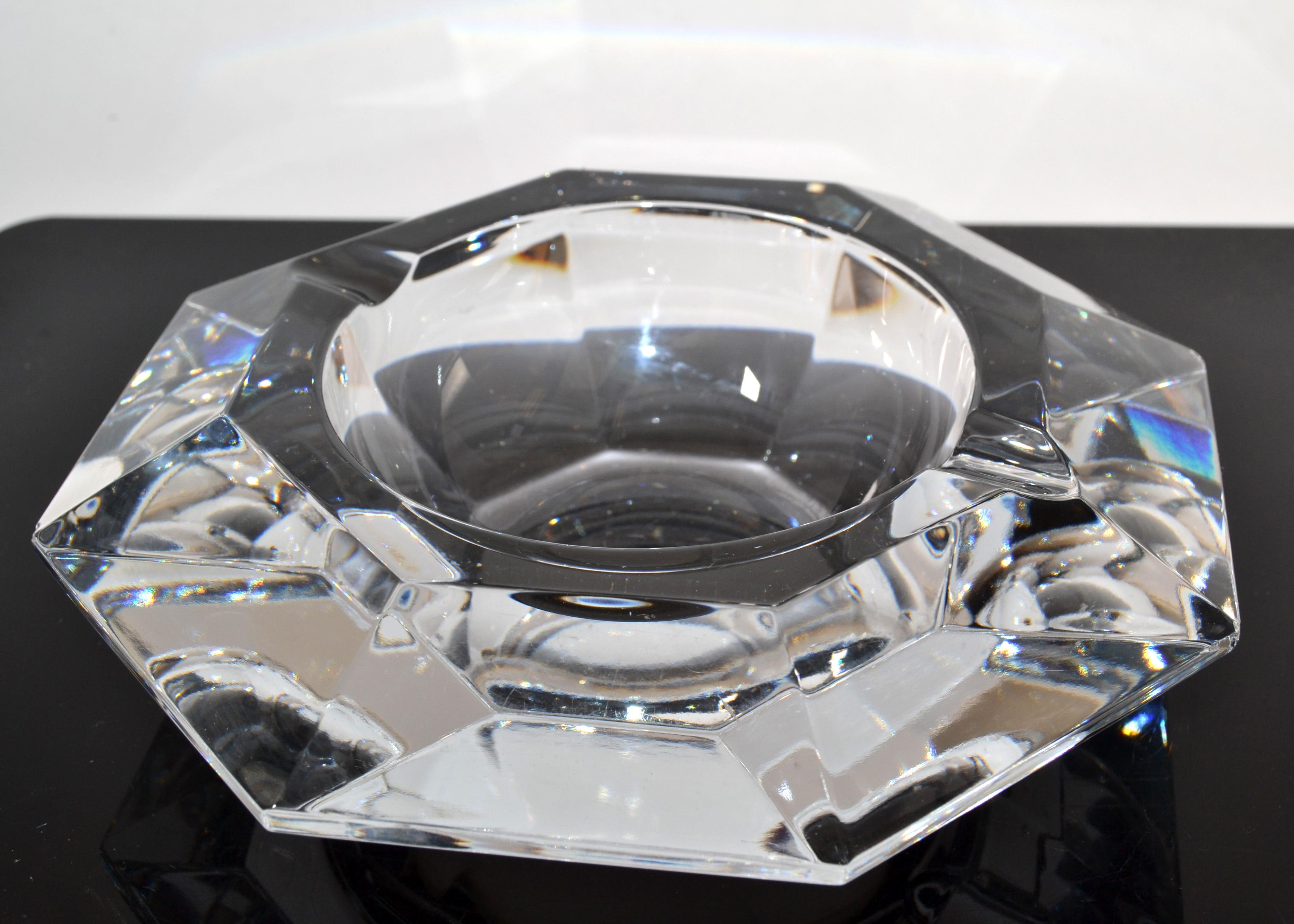 Signed Val Saint Lambert Diamond faceted shaped lead crystal Ashtray, handcut-to-clear, the glass clear thick, deeply and evenly cut, made in Belgium.
Engraved signature Val St. Lambert.
The faceted Ashtray is very heavy.
Very stylish Gift Idea for