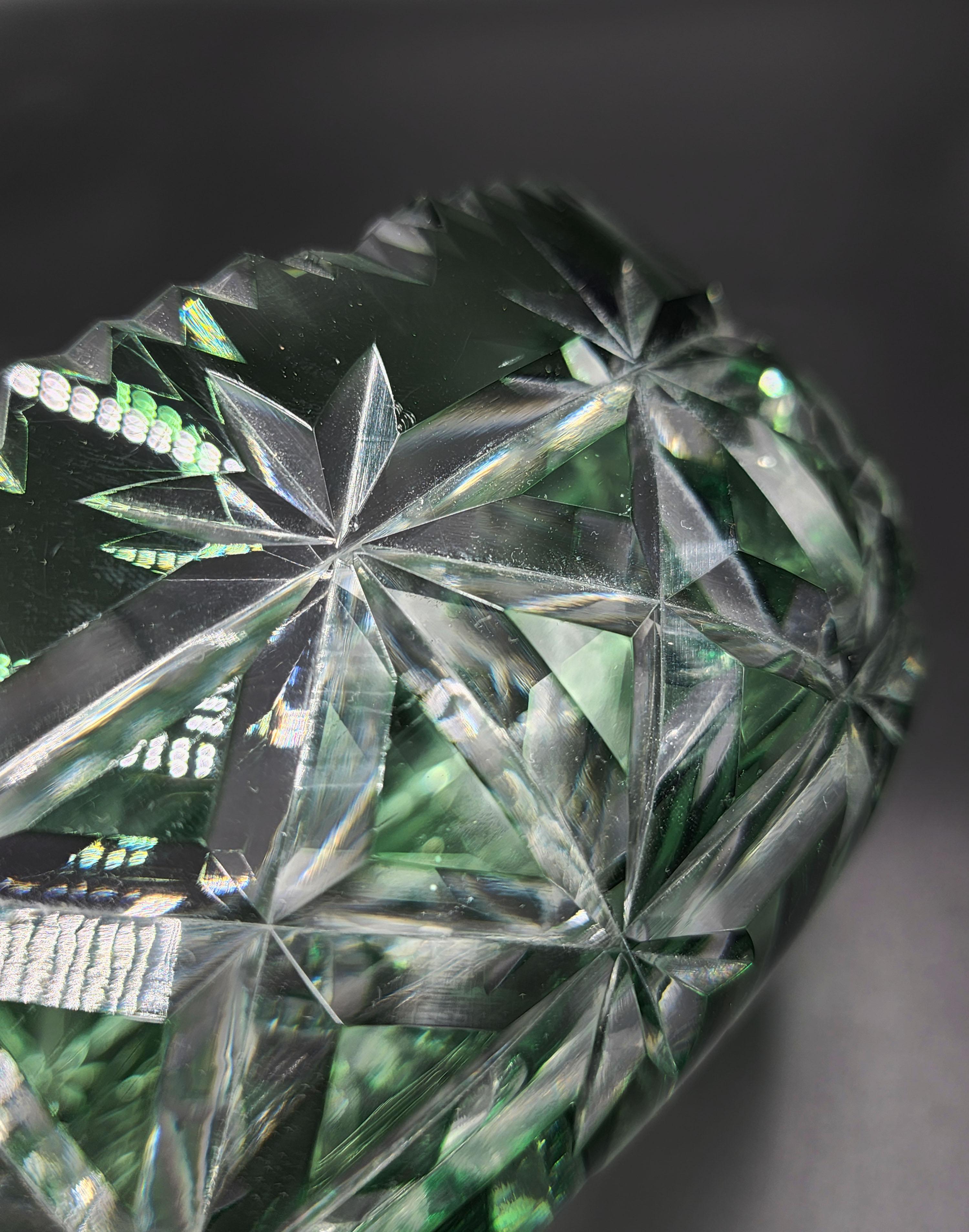 Val Saint Lambert Cut Crystal Centerpiece In Good Condition For Sale In Autonomous City Buenos Aires, CABA