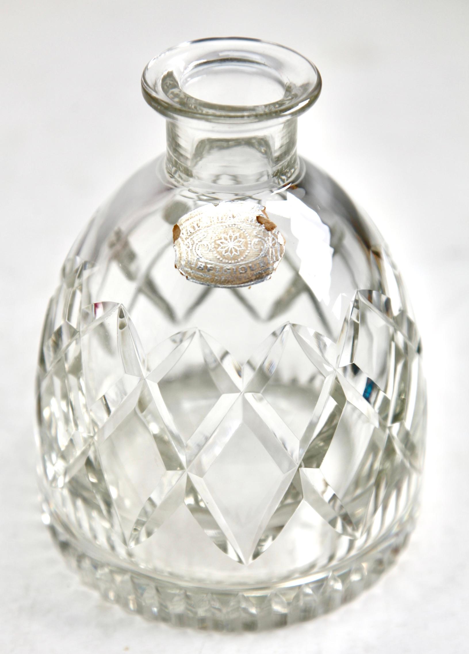 Val Saint Lambert Dekanter aus geschliffenem Kristall, 20. Jahrhundert, gegründet 1826, Belgien im Zustand „Gut“ im Angebot in Verviers, BE