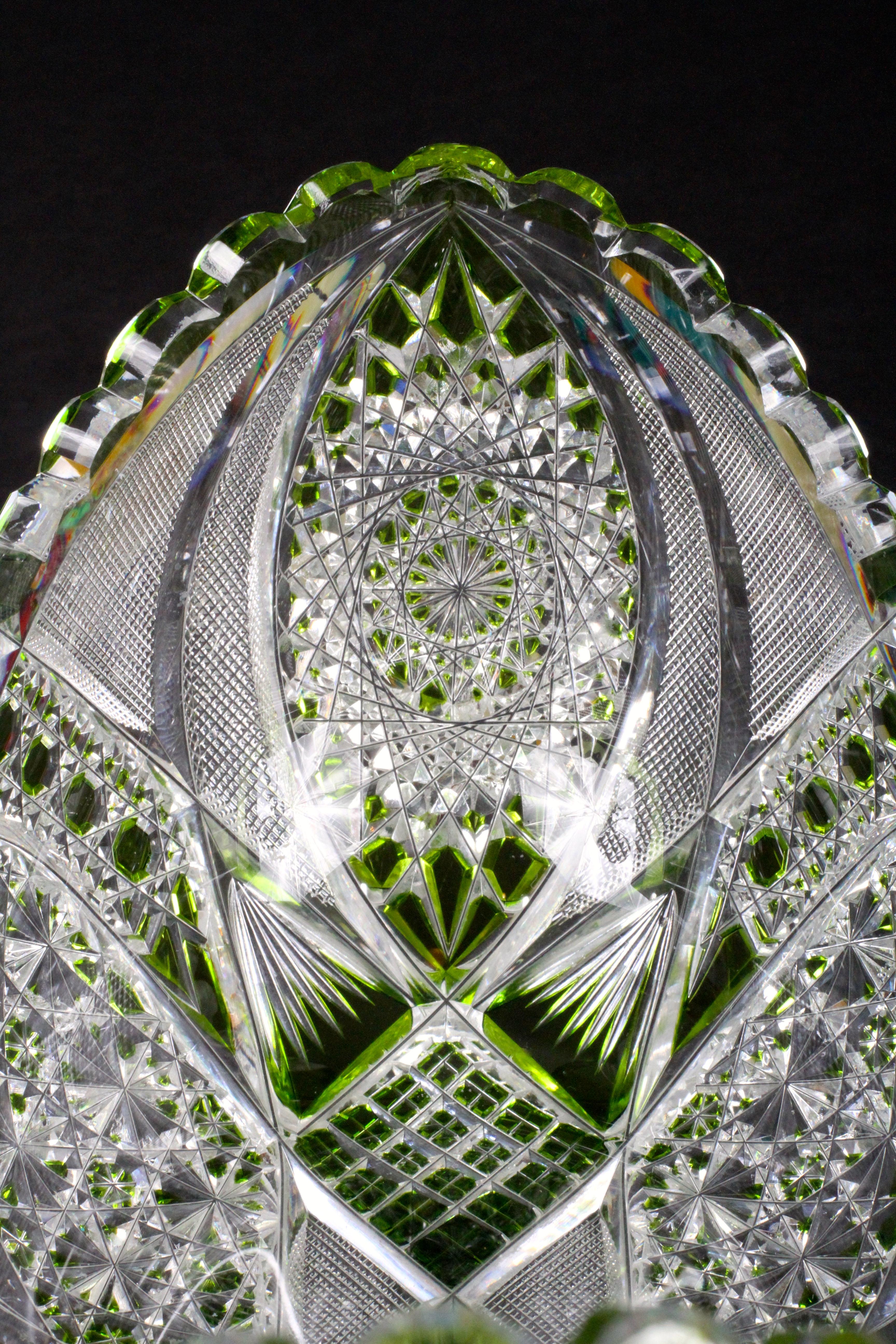 Val Saint Lambert Cut Crystal Green Bowl In Excellent Condition For Sale In New York, NY