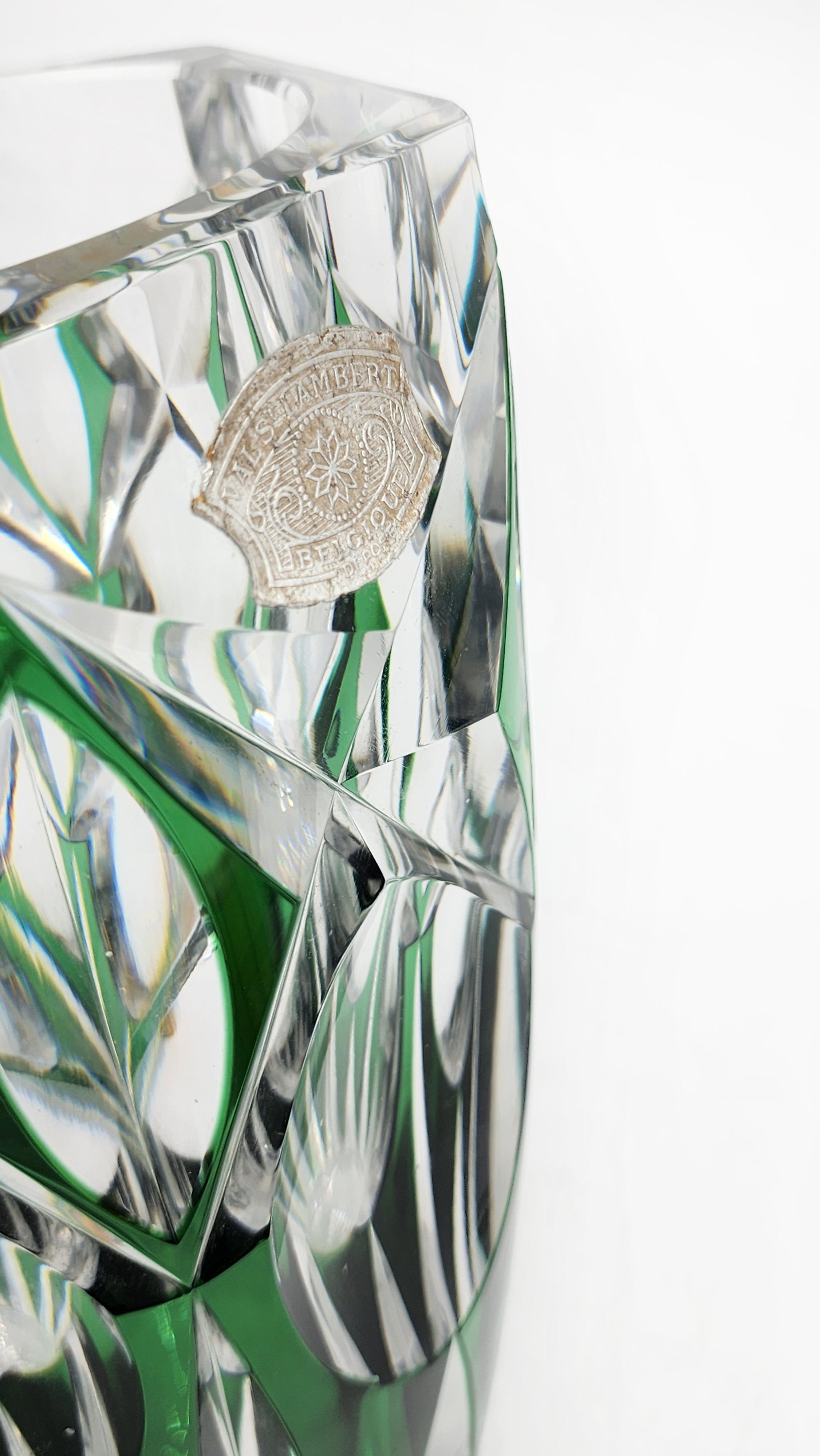 Val Saint Lambert green carved crystal vase. In Good Condition For Sale In Autonomous City Buenos Aires, CABA
