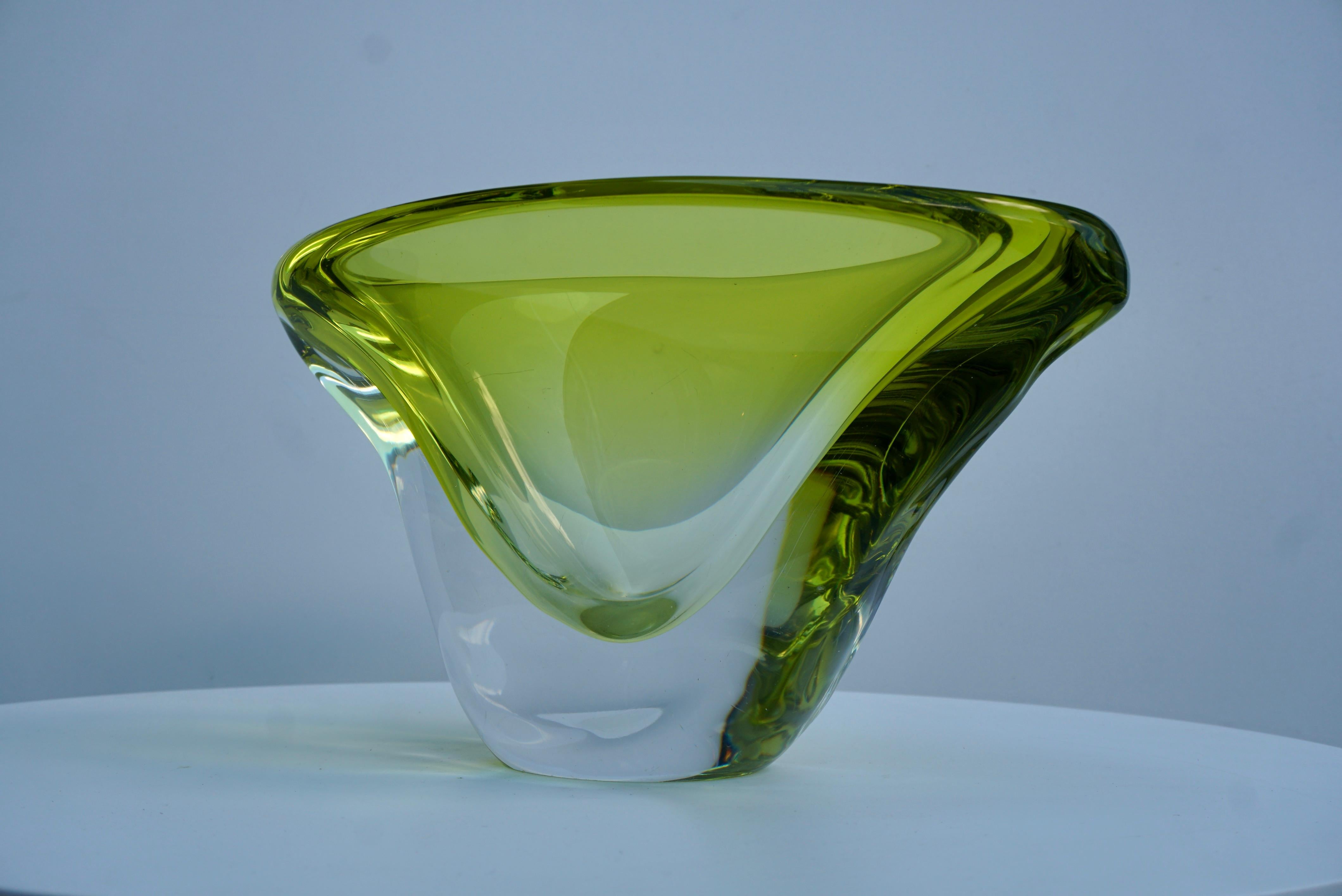 Val Saint Lambert Green Crystal Fruit Bowl Swirl Design In Good Condition For Sale In Antwerp, BE