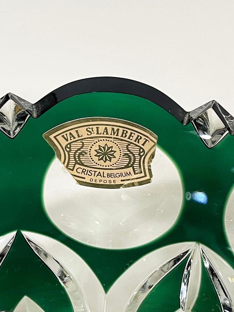 Val Saint Lambert green cut-to clear crystal centerpiece fruit bowl, Signed In Good Condition For Sale In Delft, NL