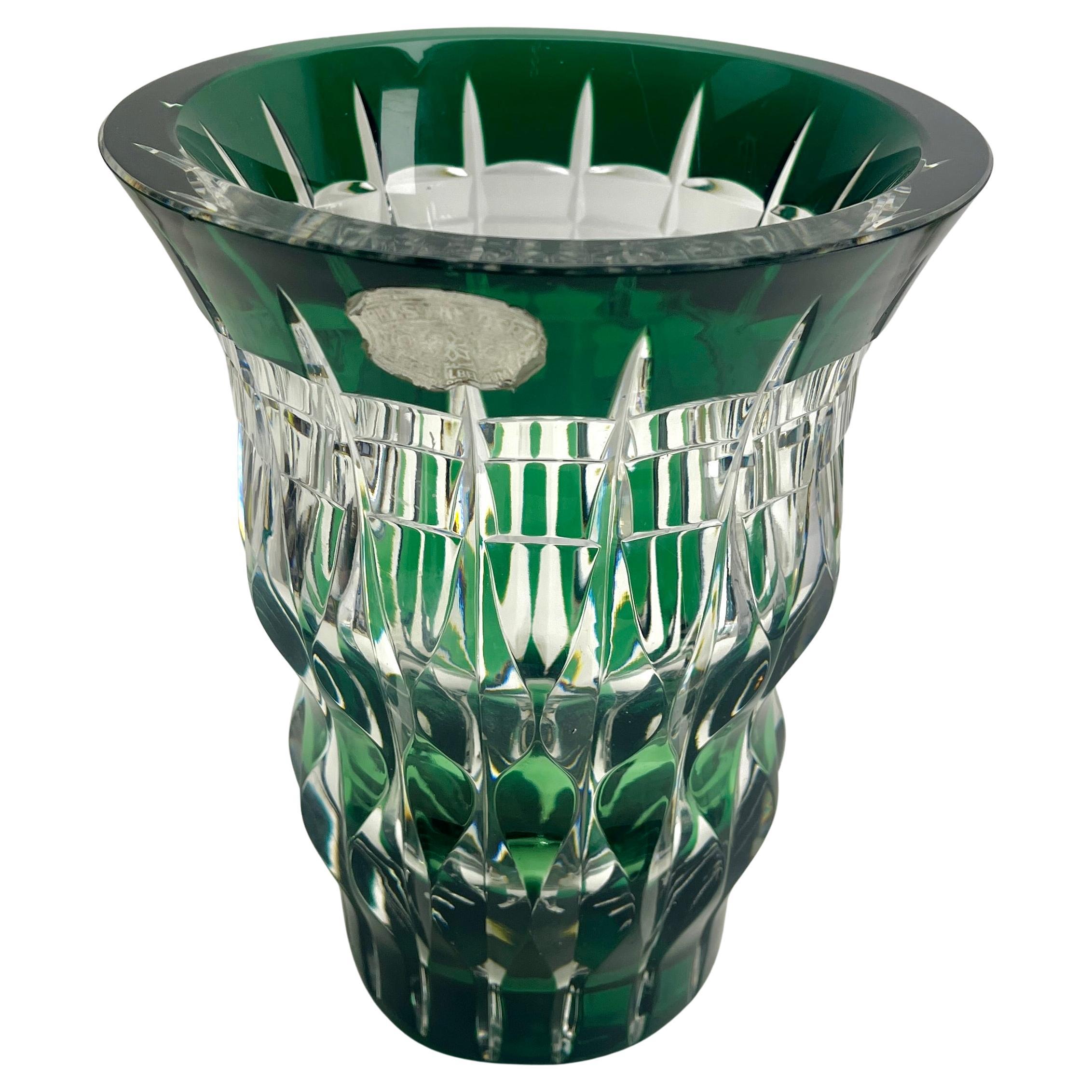 Art déco Val Saint Lambert Label Vase en cristal vert taillé à la main Belgique années 1950 en vente