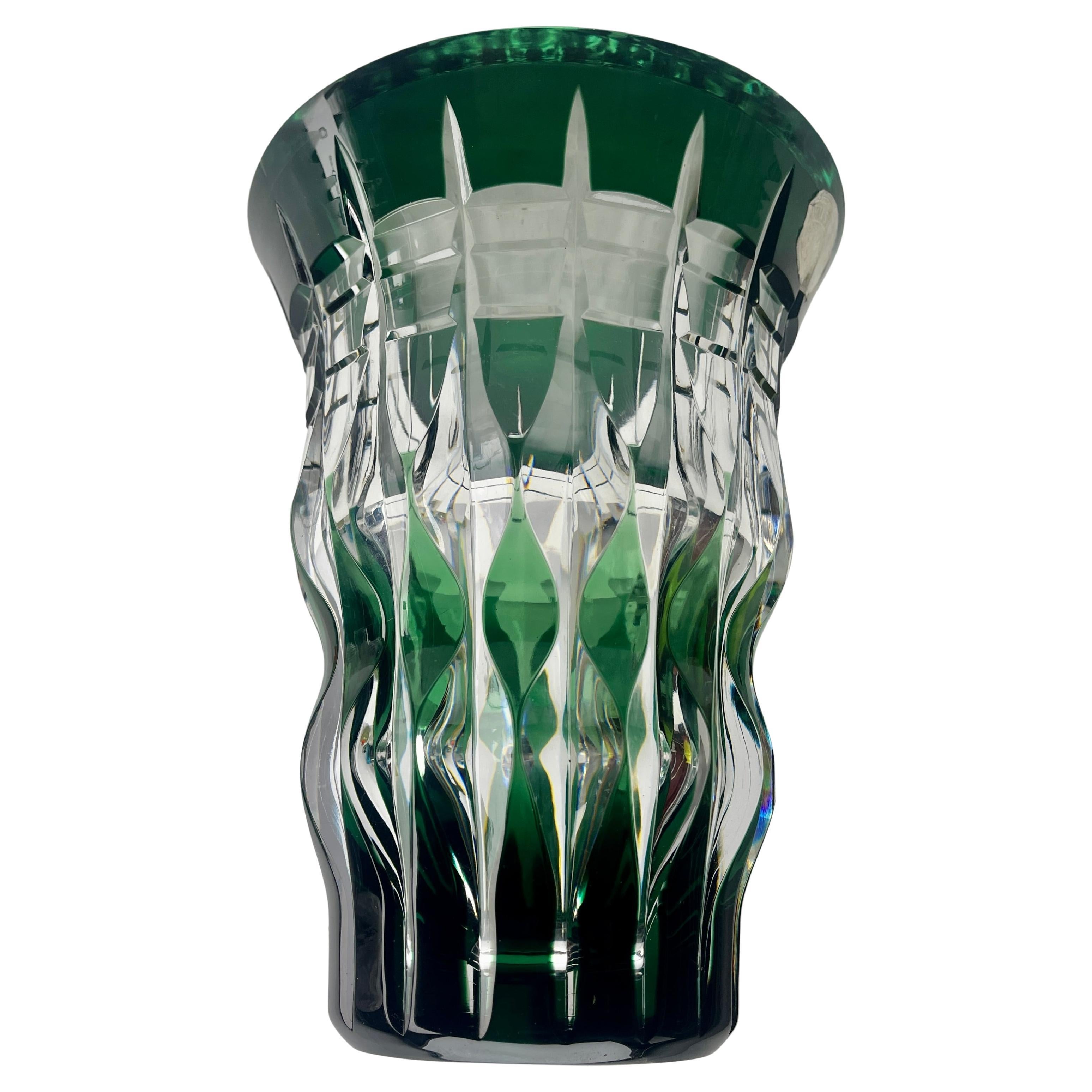 Val Saint Lambert Label Vase en cristal vert taillé à la main Belgique années 1950 Bon état - En vente à Verviers, BE