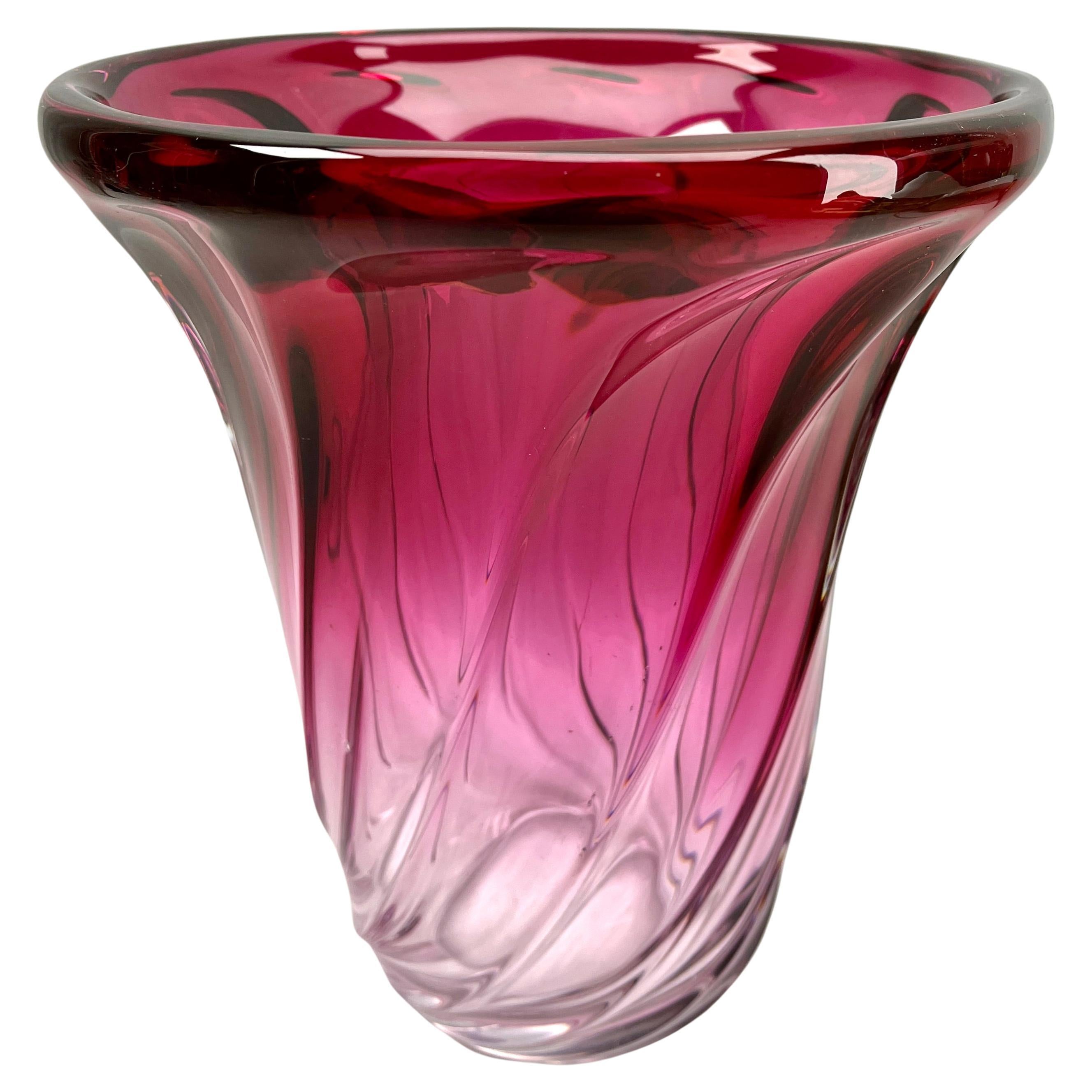 Vase en cristal sculpté Val Saint Lambert, Label avec cordon d'améthyste, Belgique
