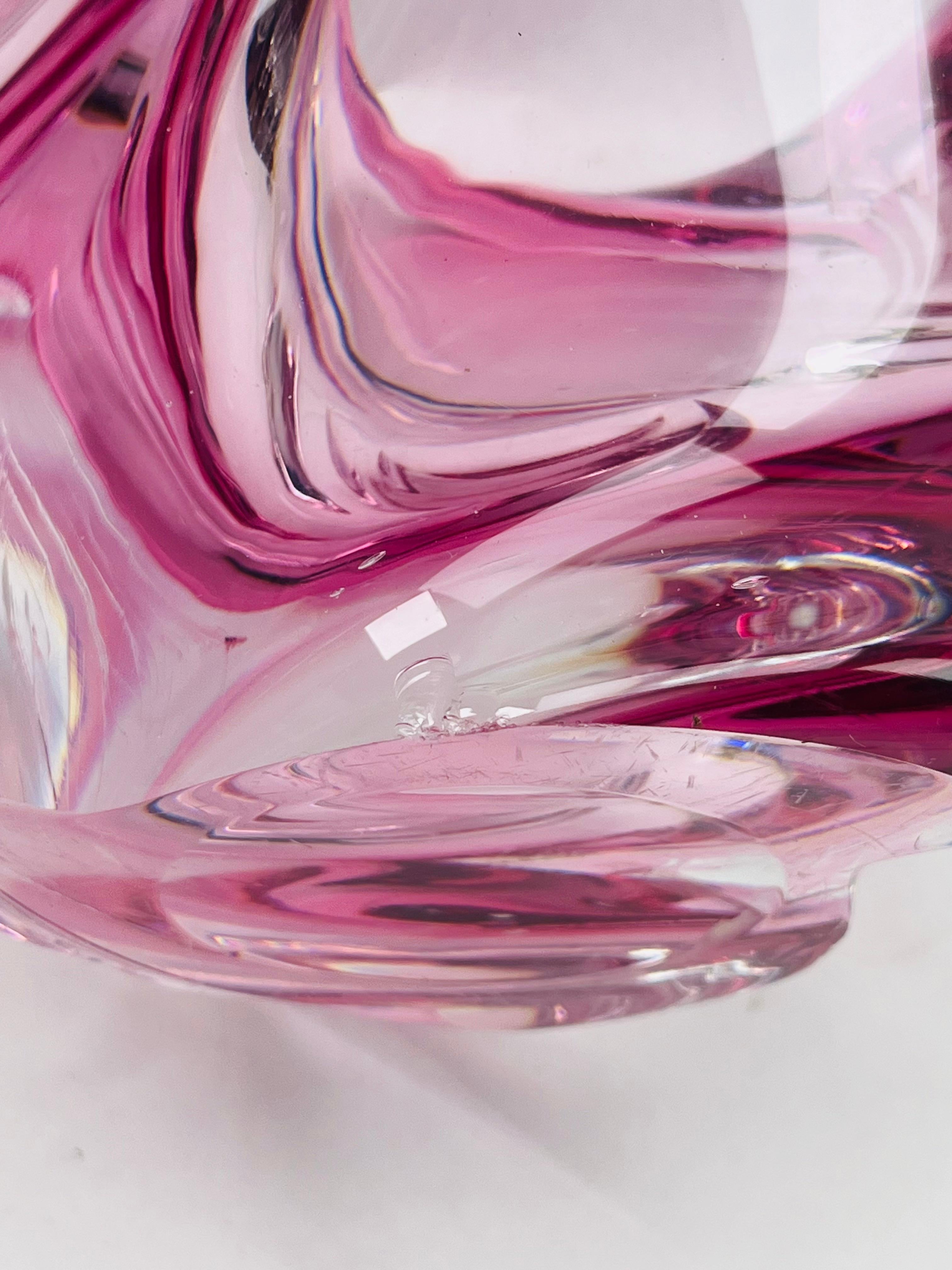 Vase en cristal sculpté du Val Saint Lambert Label avec cœur Sommerso, Belgique en vente 2