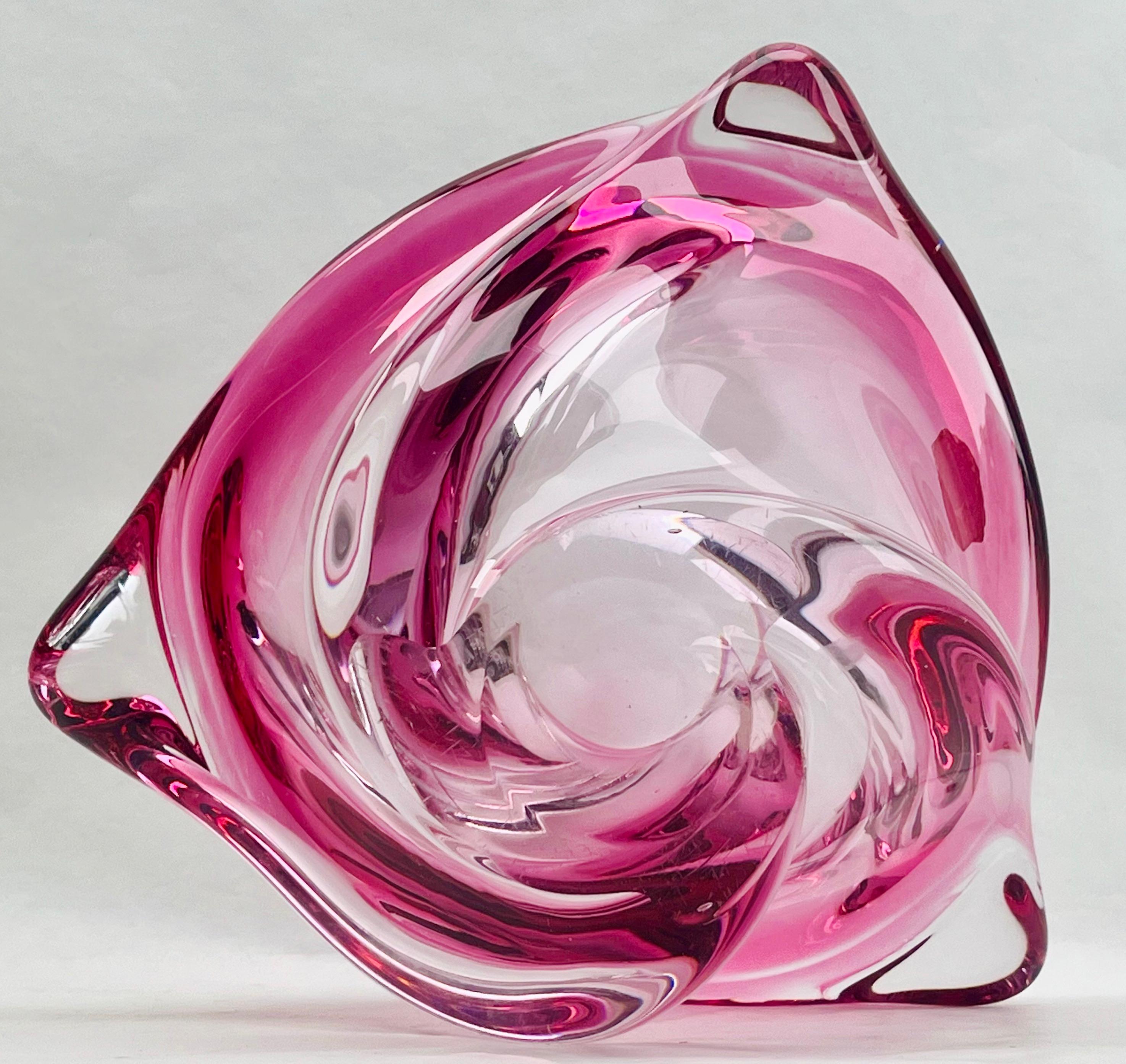 Vase en cristal sculpté du Val Saint Lambert Label avec cœur Sommerso, Belgique en vente 3