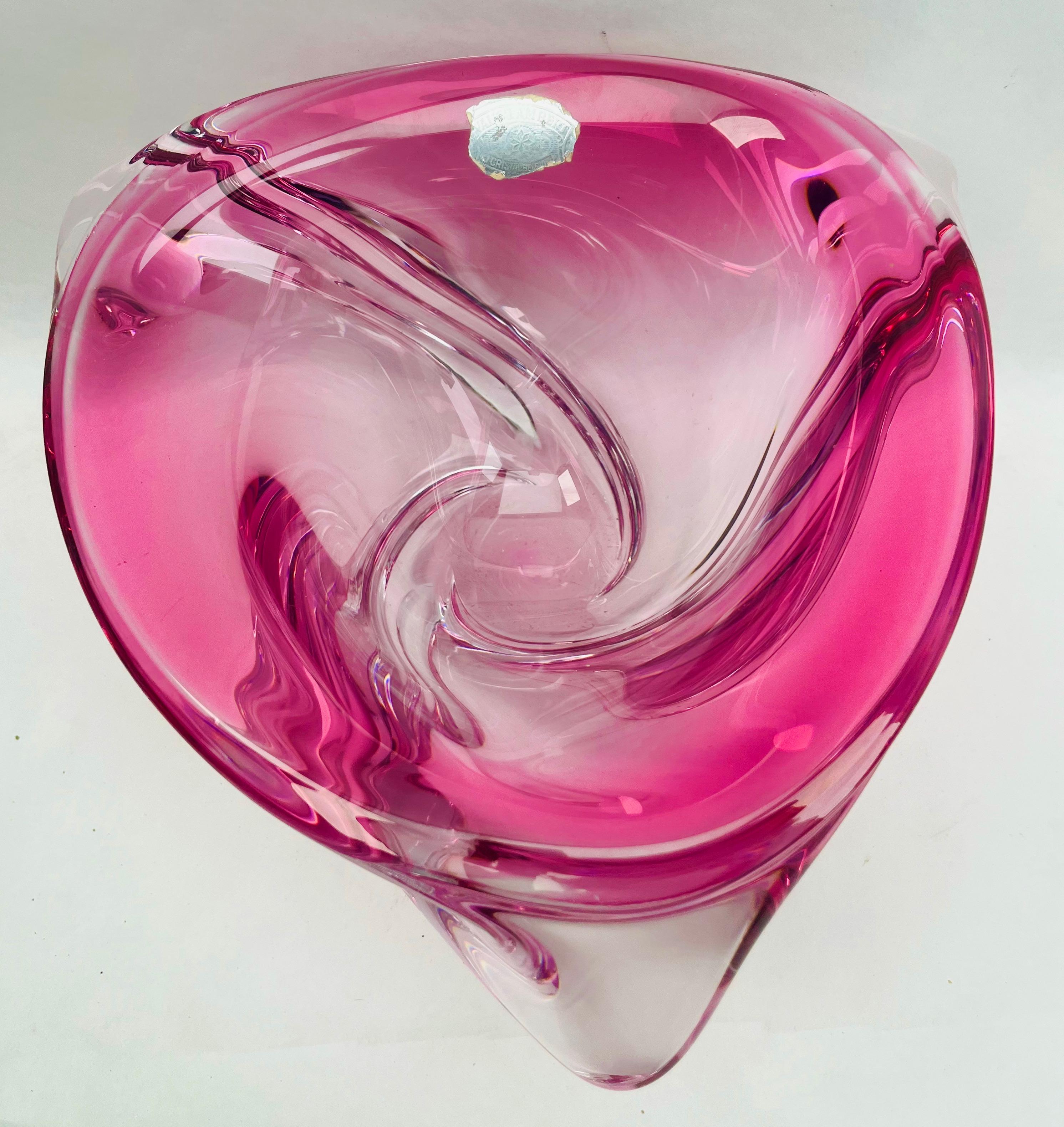 Vase en cristal sculpté du Val Saint Lambert Label avec cœur Sommerso, Belgique en vente 1