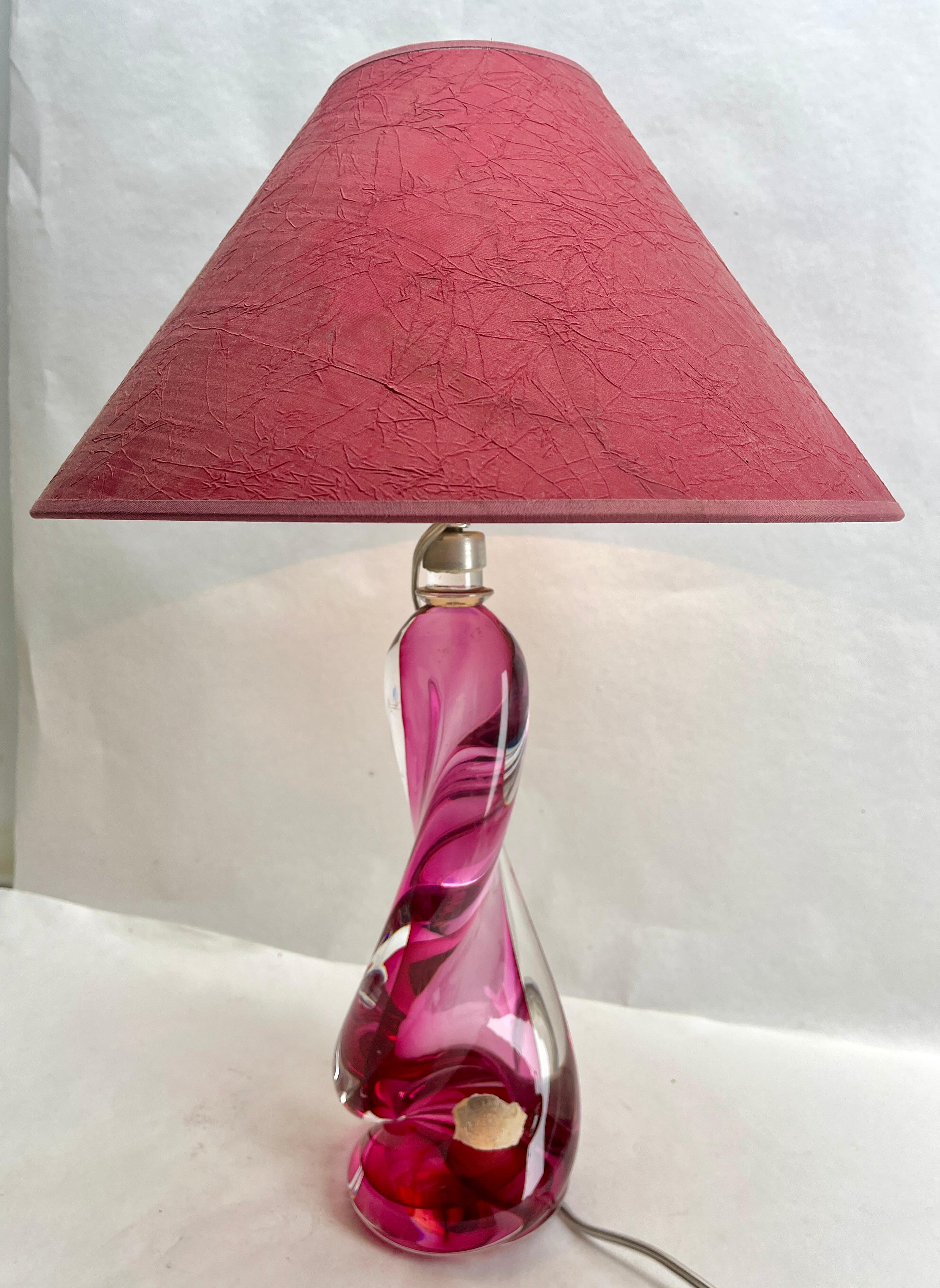Val Saint-Lambert Label
 
This simple yet graceful green table lamp is in Large size; 36 cm excluding the shade. The colored core in Classic Val Saint-Lambert tint has been given a thick Sommerso (clear crystal casing) so that the object appears