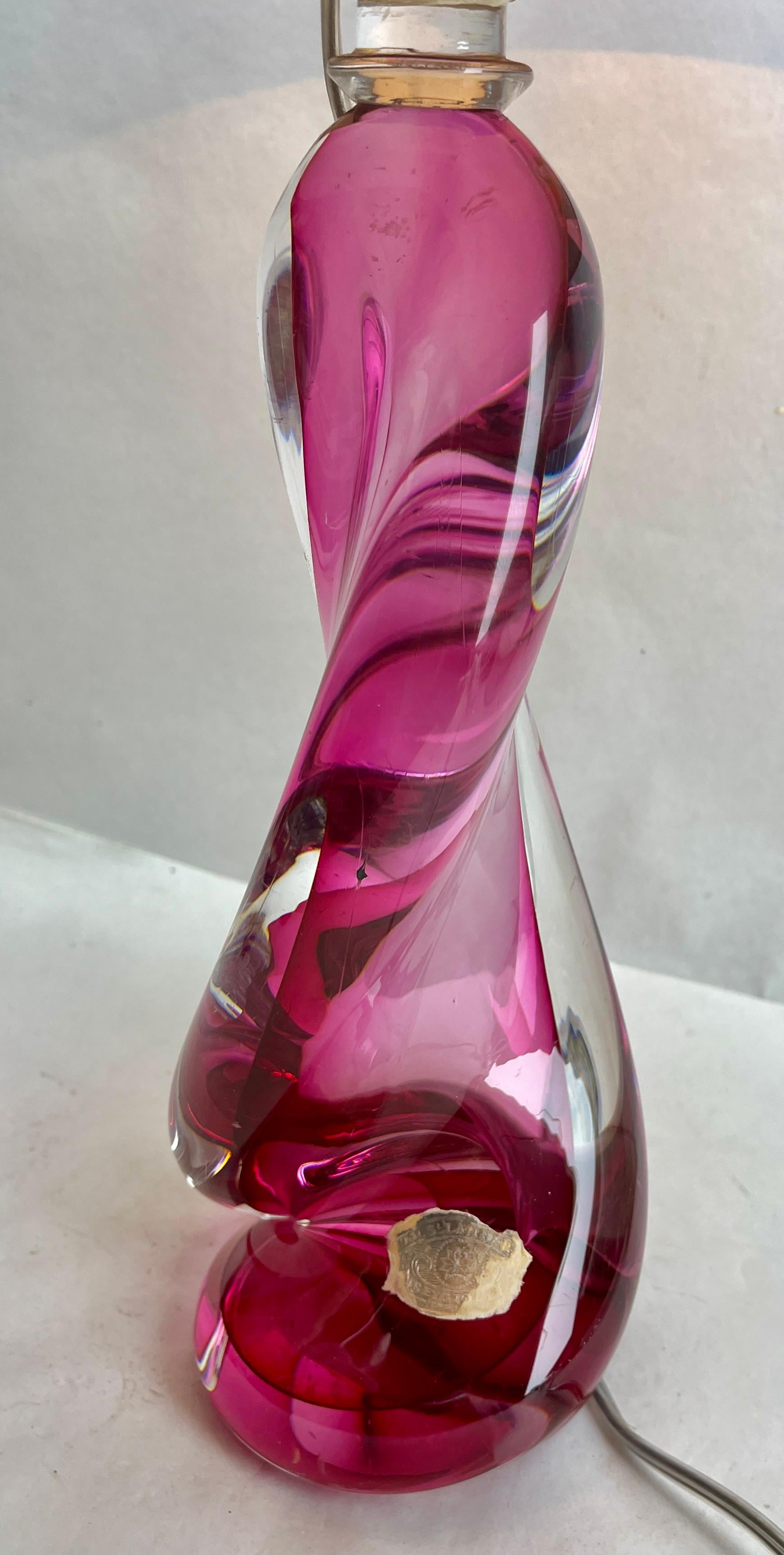 Mid-Century Modern Val Saint Lambert Label Sommerso Technique Twisted Light Crystal Table Lamp For Sale