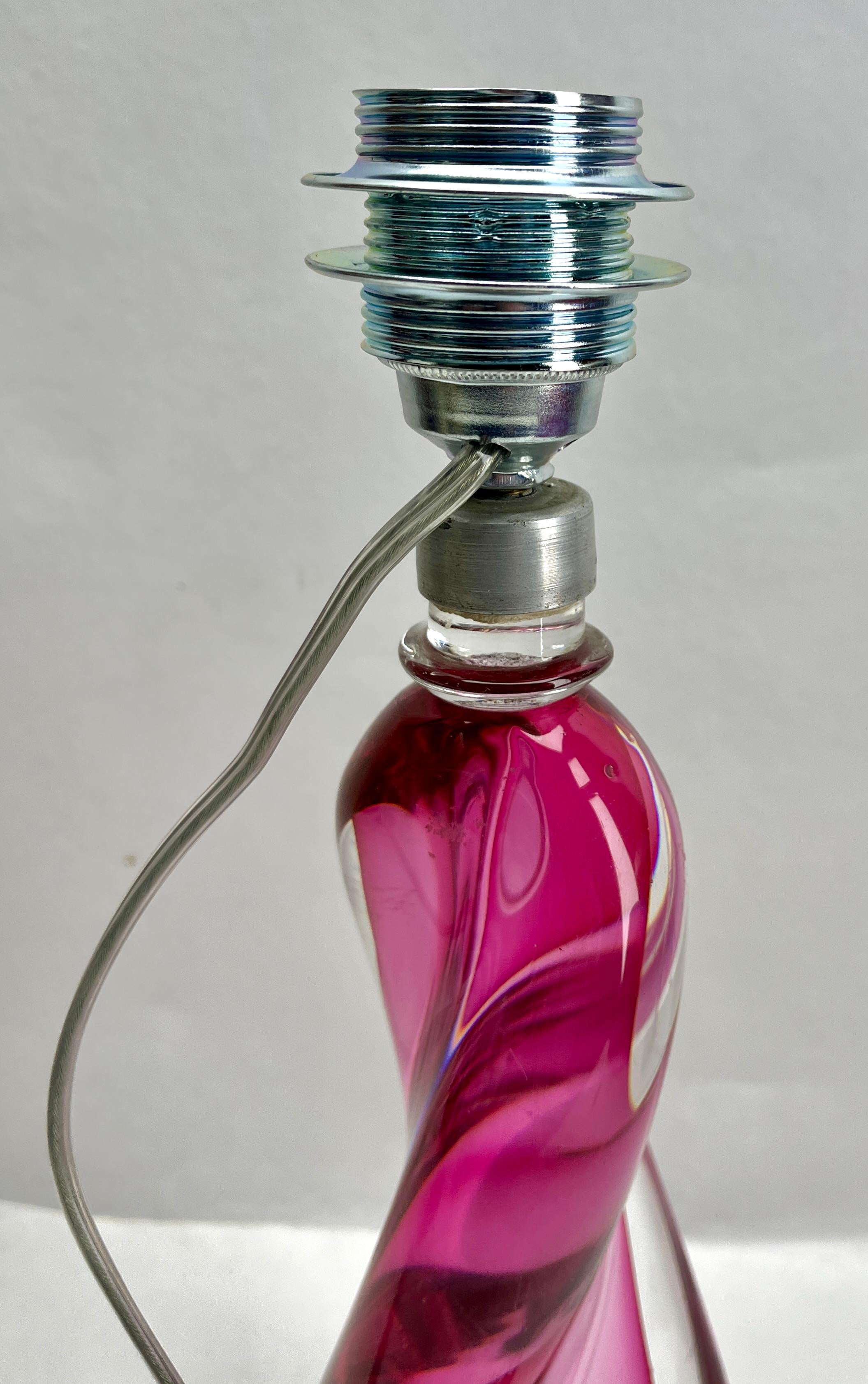 Val Saint Lambert Label Sommerso Technique Twisted Light Crystal Table Lamp In Good Condition For Sale In Verviers, BE