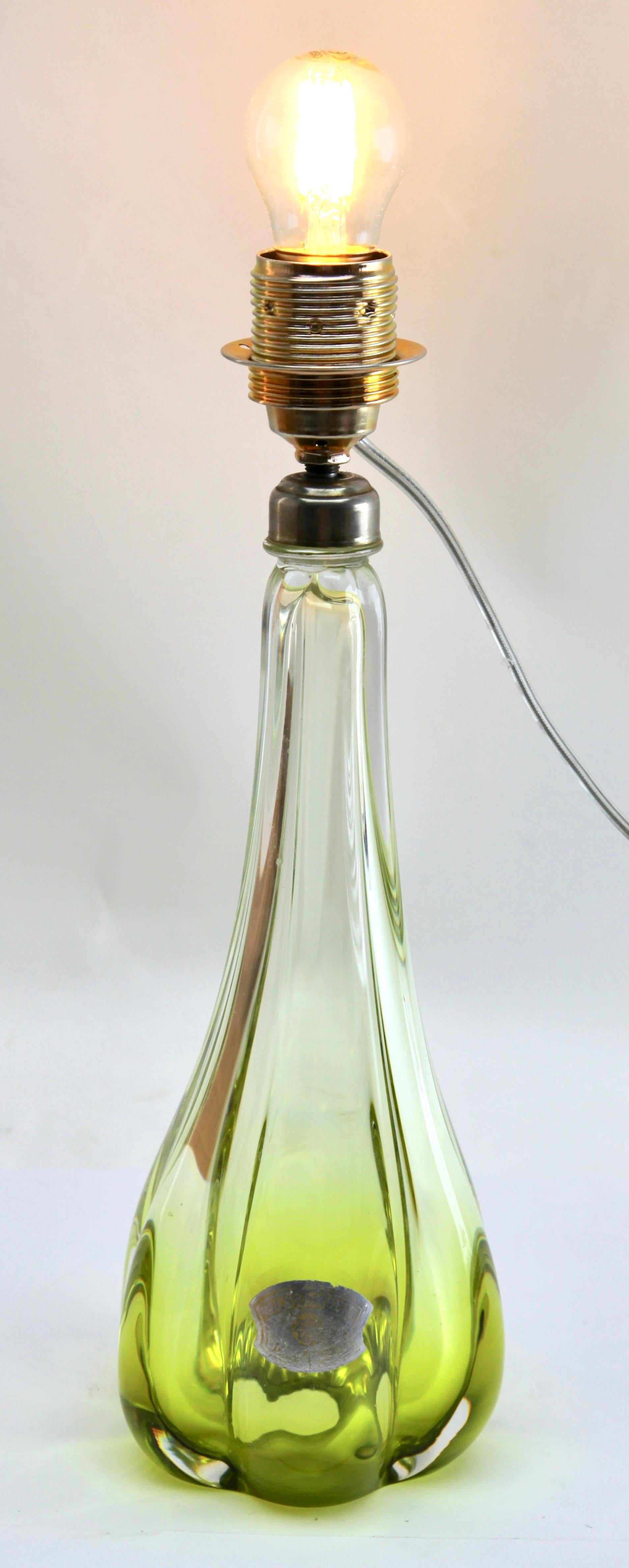 Mid-Century Modern Lampe de bureau torsadée en cristal Val Saint Lambert Label, 1953 en vente