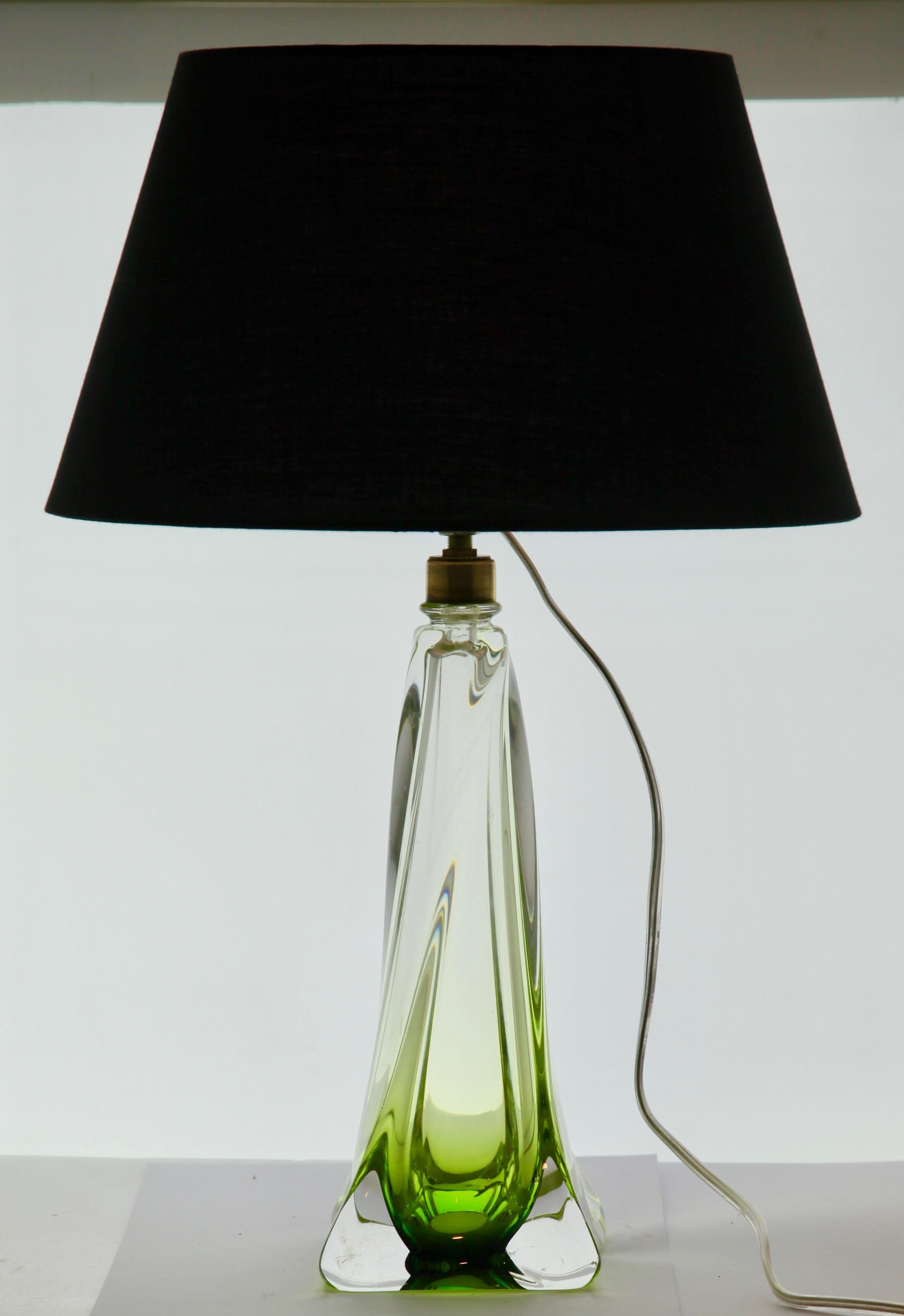 Label Val Saint Lambert
This simple yet graceful green table lamp is in medium size: 13 inches excluding the lamp-fitting and shade. The colored core in Classic Val Saint Lambert tint has been given a thick Sommerso (clear crystal casing) so that