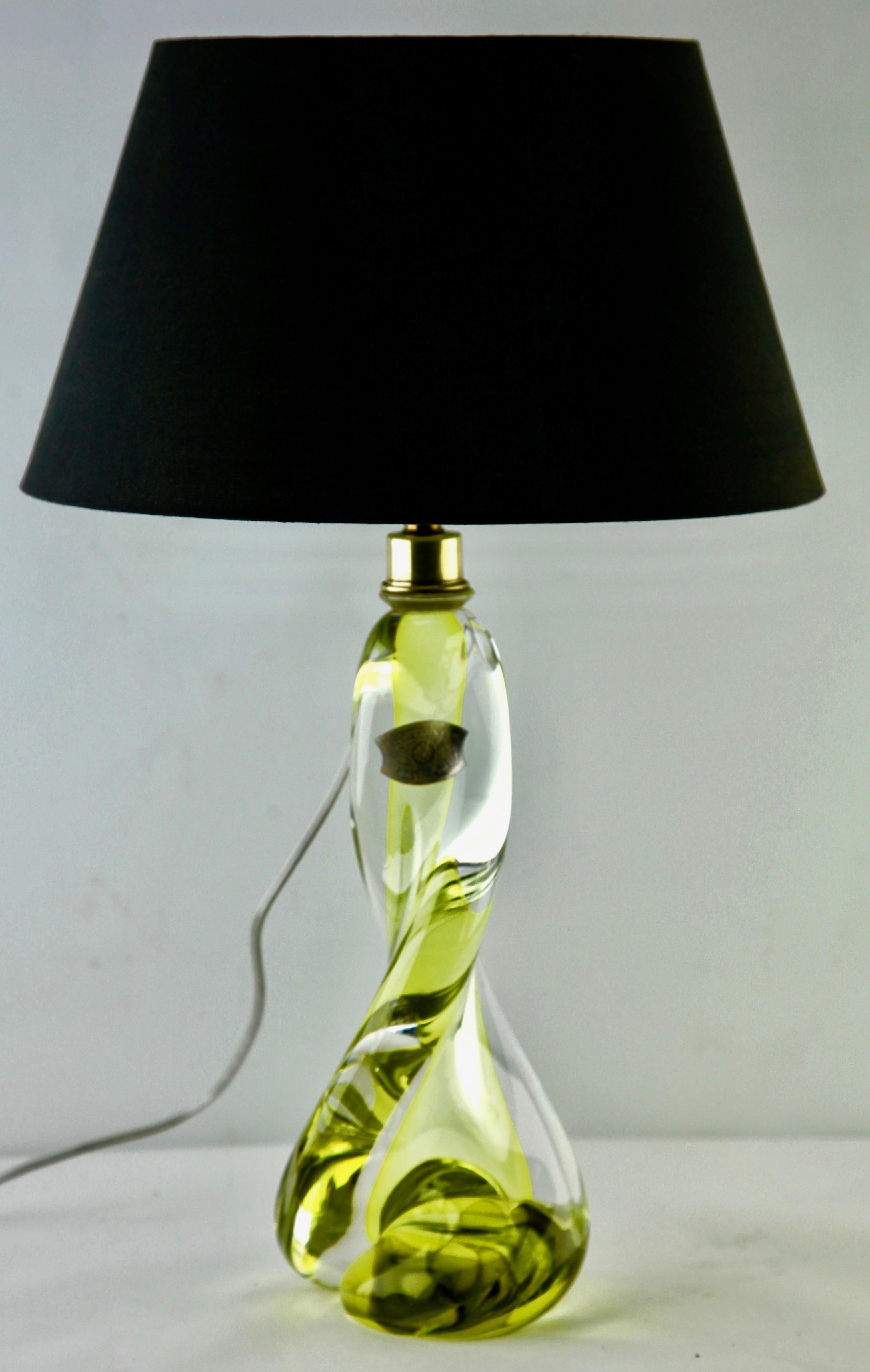 Set Val Saint-Lambert whit Label

This simple yet graceful green table lamp is in medium size; 13.62 inches excluding the lamp-fitting and shade. The colored core in Classic Val Saint-Lambert tint, has been given a thick Sommerso (clear crystal