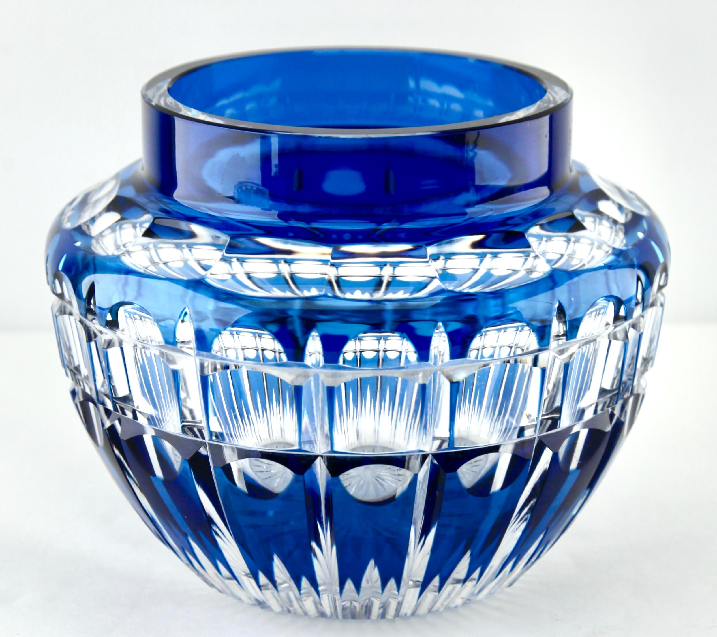 Art déco Grand vase Picique Fleurs du Val Saint Lambert, en cristal taillé à la main, avec grille