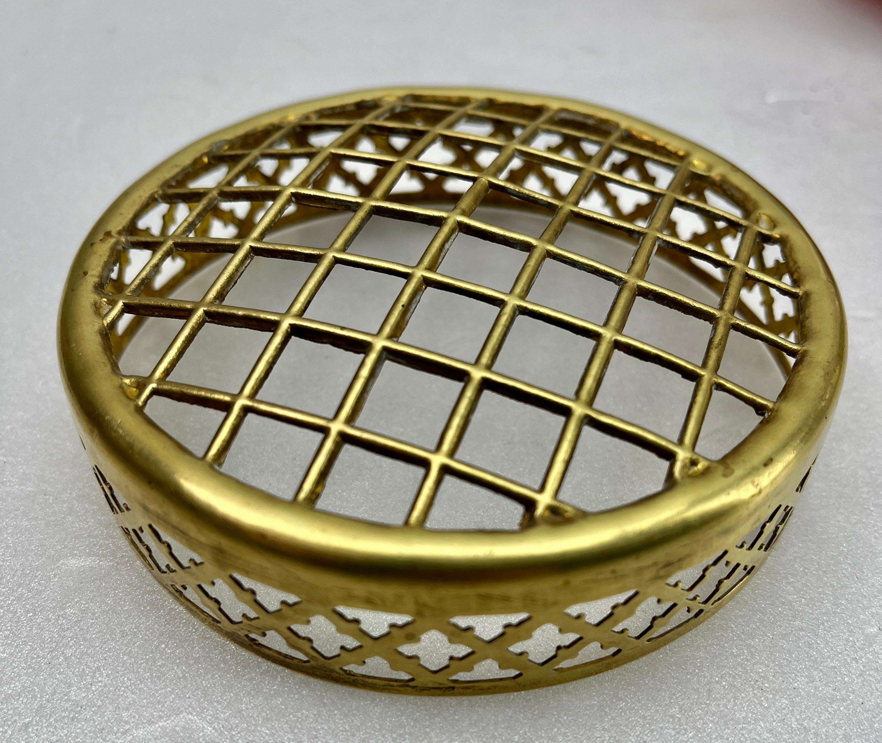 Val Saint Lambert Large 'Pique Fleurs' Vase, Crystal Cut-to-Clear, with Grille For Sale 2