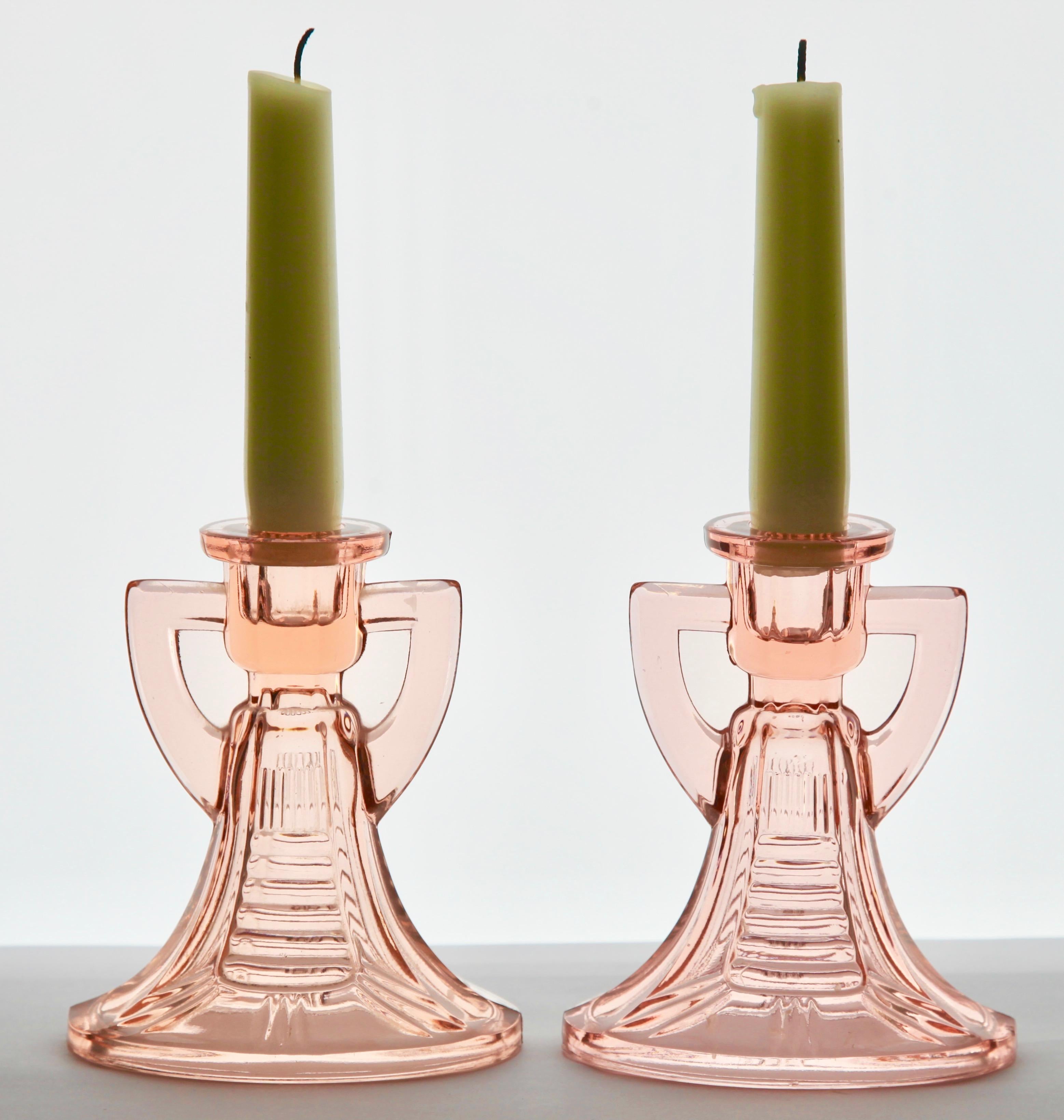 Victoria pattern, 1935, Belgium
Pair of very nice Rosaline Art Deco candlesticks made by Val Saint-Lambert. (More in stock).
From the Luxval range by Charles Graffart and René Delvenne.
Named after European monarchs, the Victoria pattern is