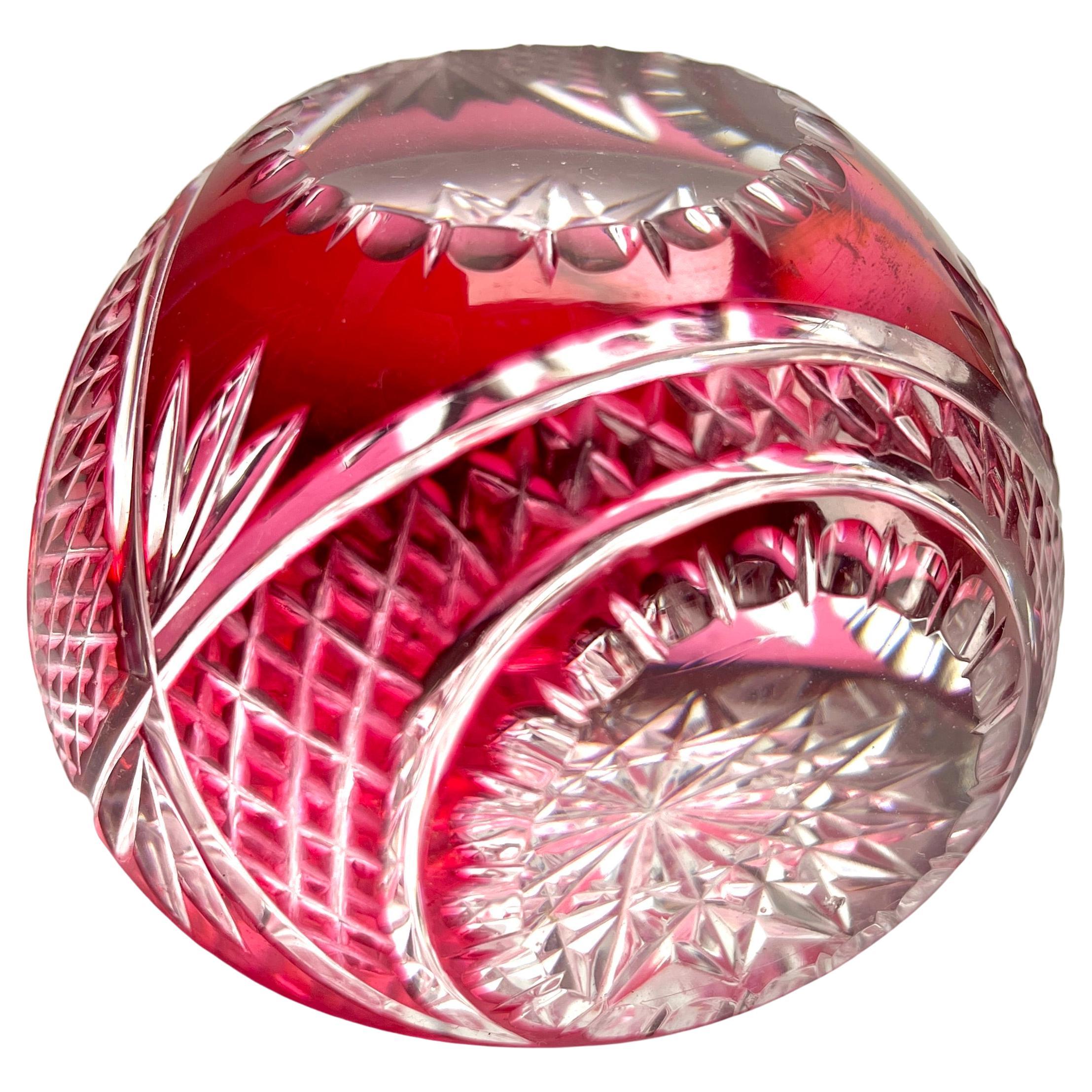Presse-papier Val Saint Lambert Cristal taillé transparent
Poids Cristal 0.9 Kg
Cristal vibrant 

Très coloré, il constitue une belle addition lumineuse pour tout décorateur.
C'est tout simplement magnifique.

N'hésitez pas à nous contacter pour