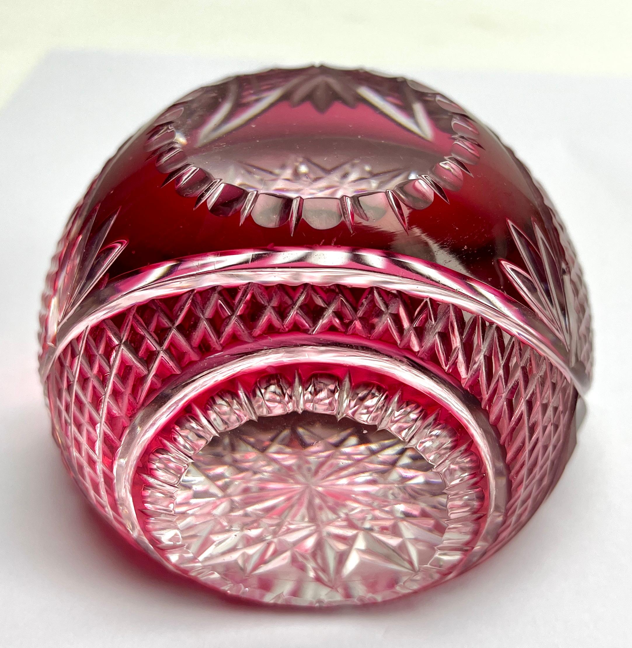 Milieu du XXe siècle Presse-papier Val Saint Lambert Cristal taillé transparent en vente