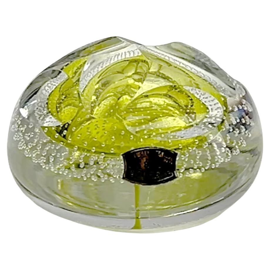 Presse-papier Val Saint Lambert avec Label Nail Crystal 
Poids Cristal 0.7 Kg
Très coloré, il constitue une belle addition lumineuse pour tout décorateur.
C'est tout simplement magnifique.

N'hésitez pas à nous contacter pour toute autre