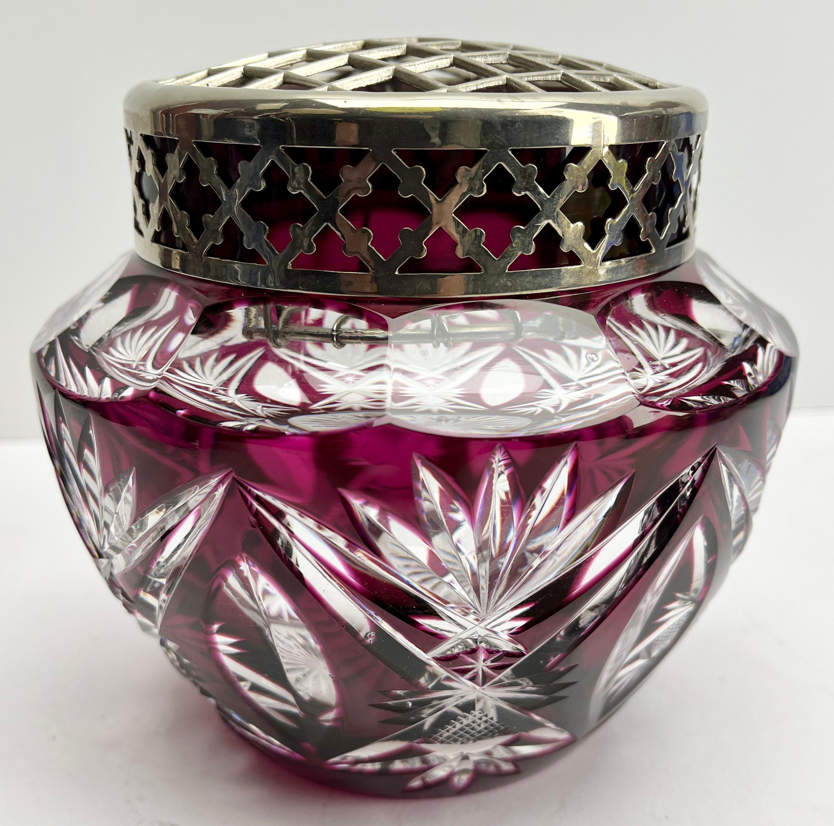 Val Saint Lambert 'Pique Fleurs' Vase, Crystal Cut-to-Clear, with Grille In Good Condition For Sale In Verviers, BE