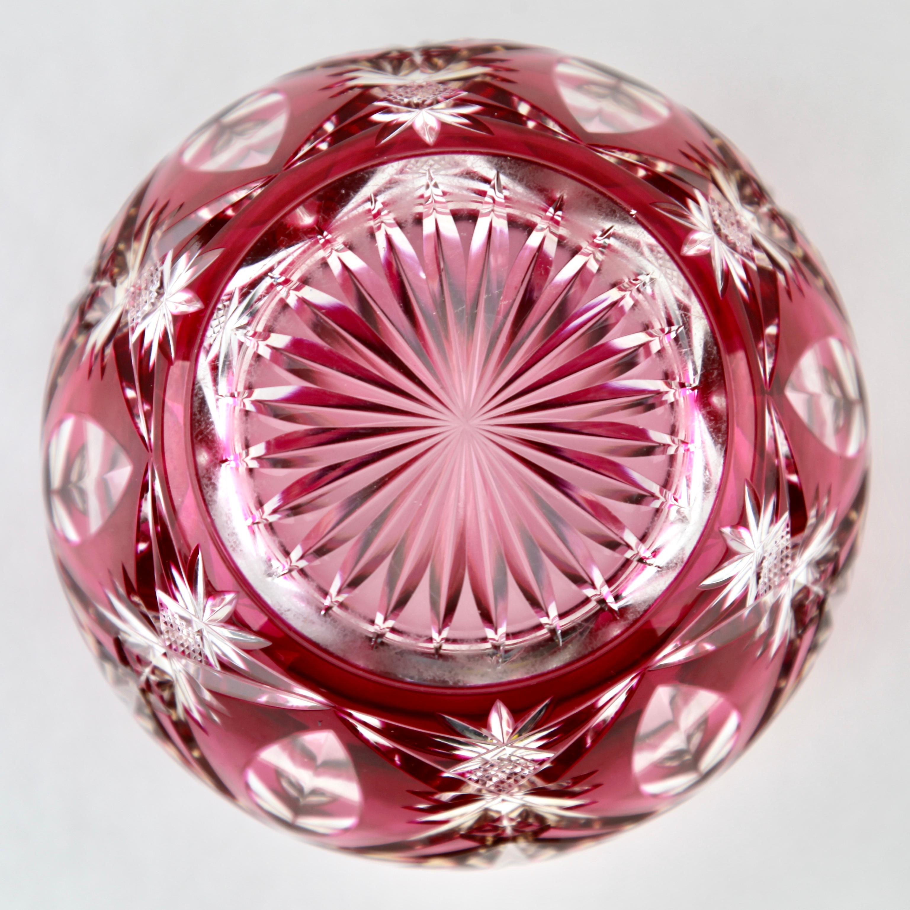 Hand-Crafted Val Saint Lambert 'Pique Fleurs' Vase, Crystal Cut-to-Clear, with Grille For Sale