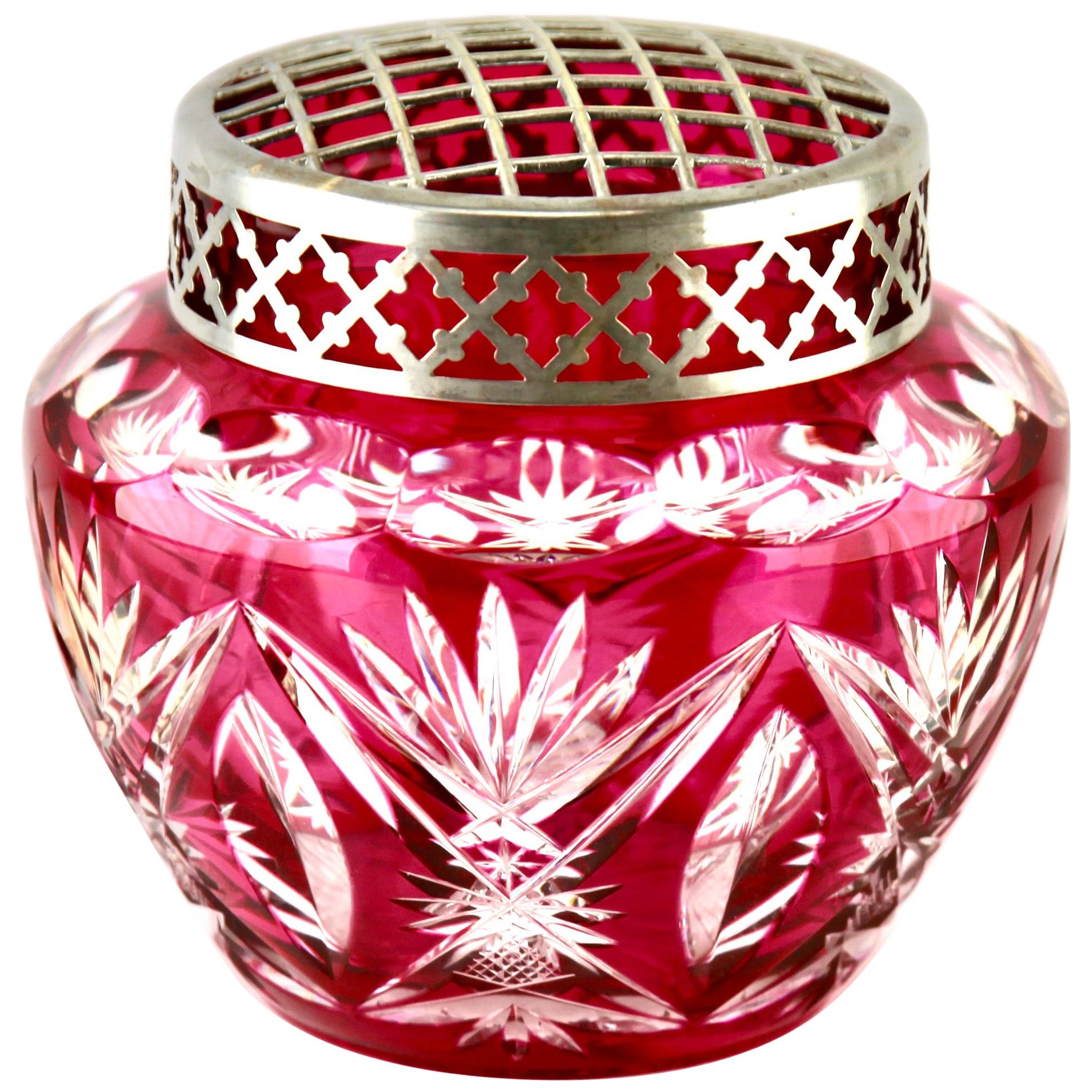 Val Saint Lambert Vase "Pique Fleurs", Kristall geschliffen, mit Gitter im Angebot