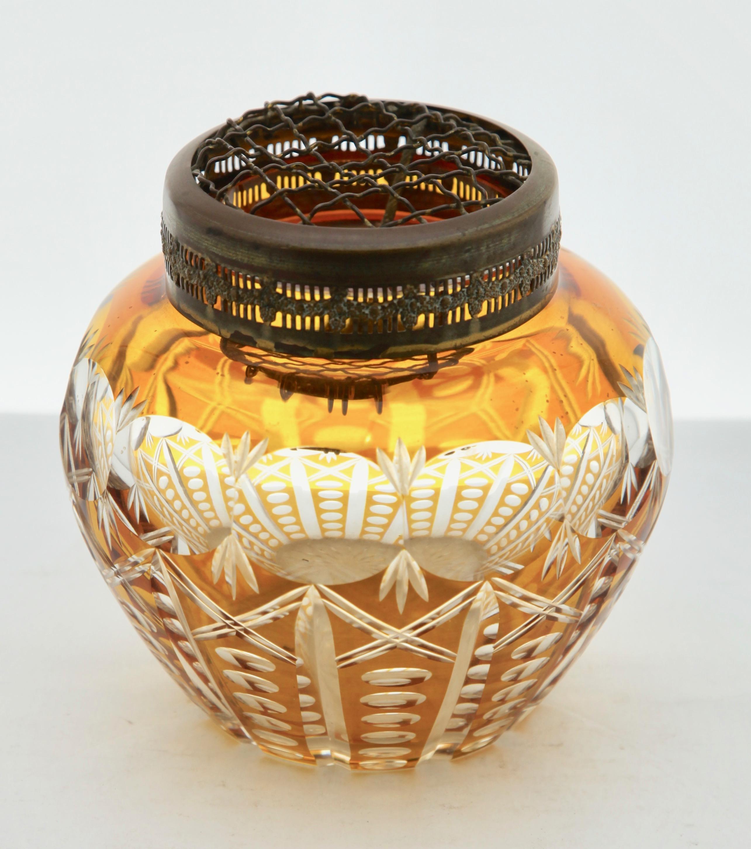 Vase 'Pique Fleurs' de Val Saint Lambert avec grille en cristal taillé en clair:: années 1930 2