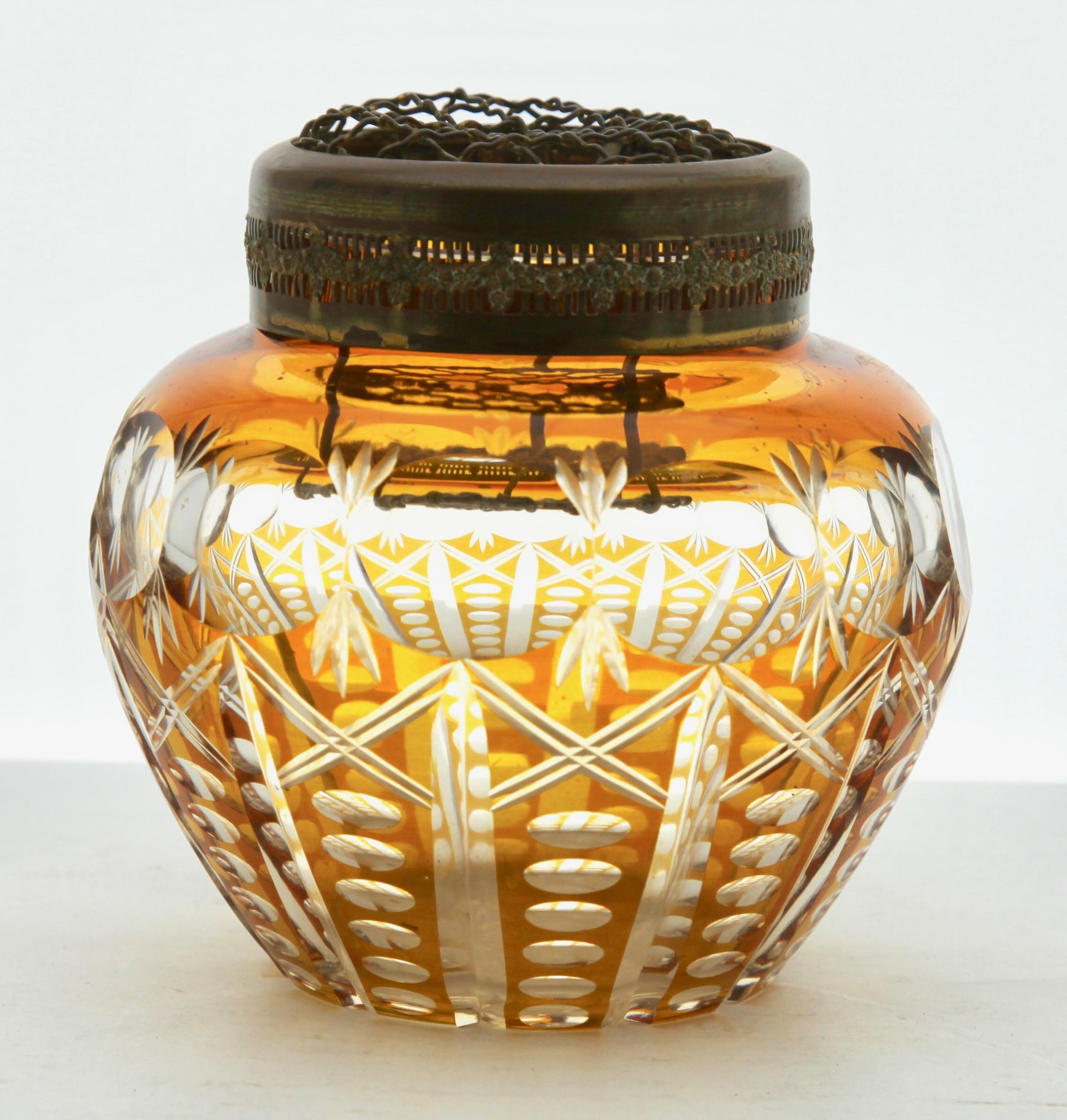 Vase 'Pique Fleurs' de Val Saint Lambert avec grille en cristal taillé en clair:: années 1930 3