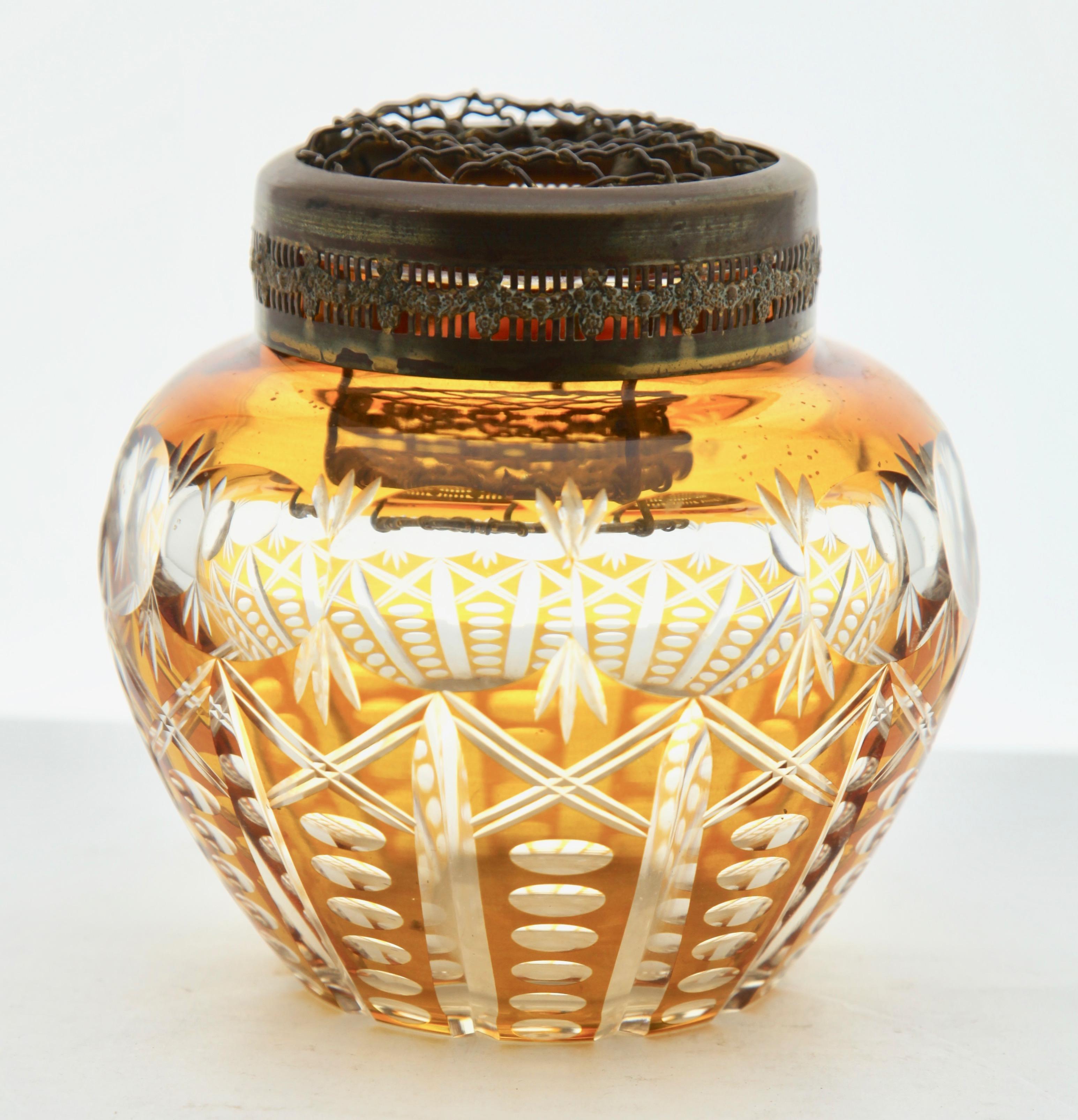 Vase 'Pique Fleurs' de Val Saint Lambert avec grille en cristal taillé en clair:: années 1930 4