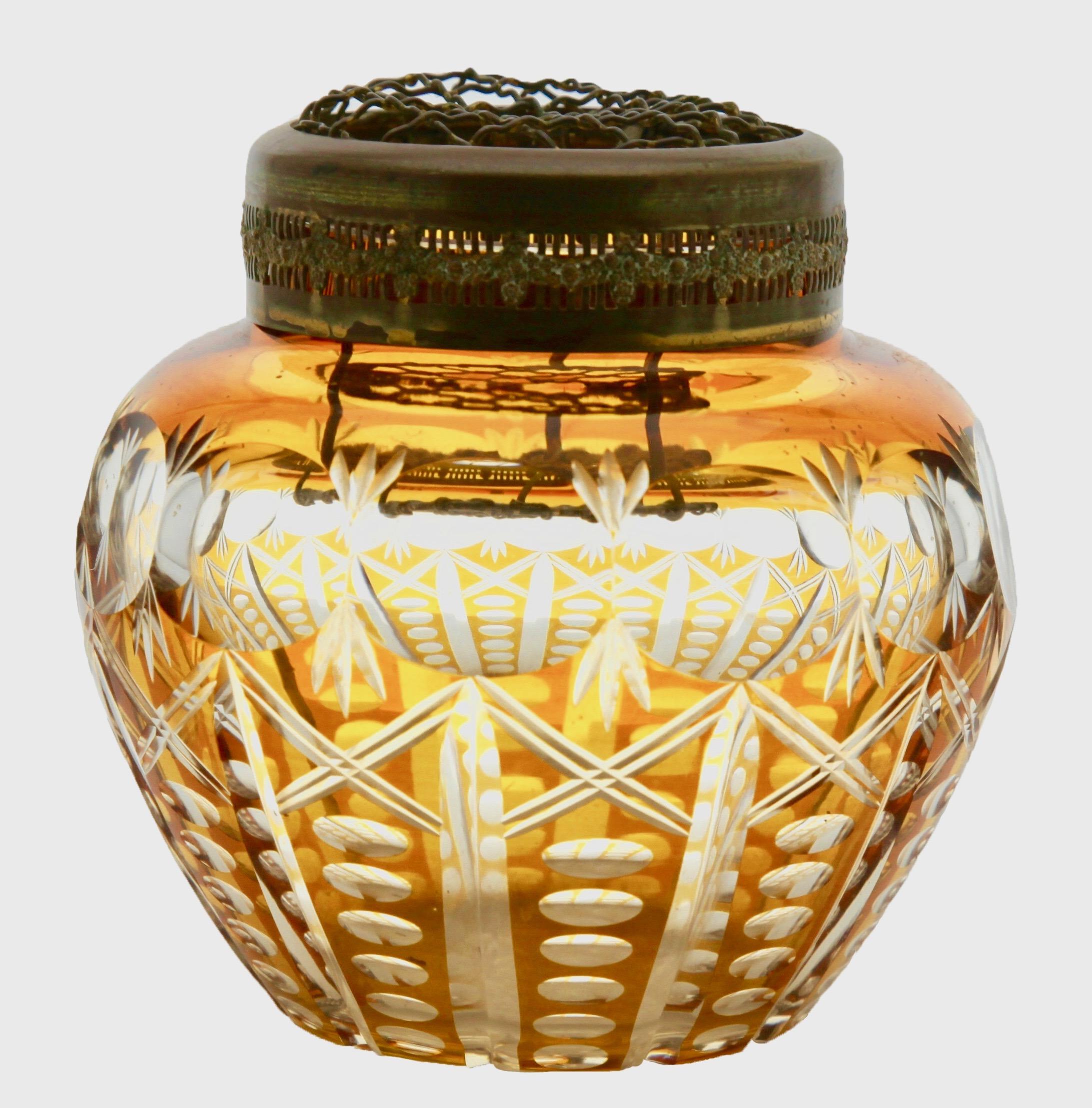 Belge Vase 'Pique Fleurs' de Val Saint Lambert avec grille en cristal taillé en clair:: années 1930