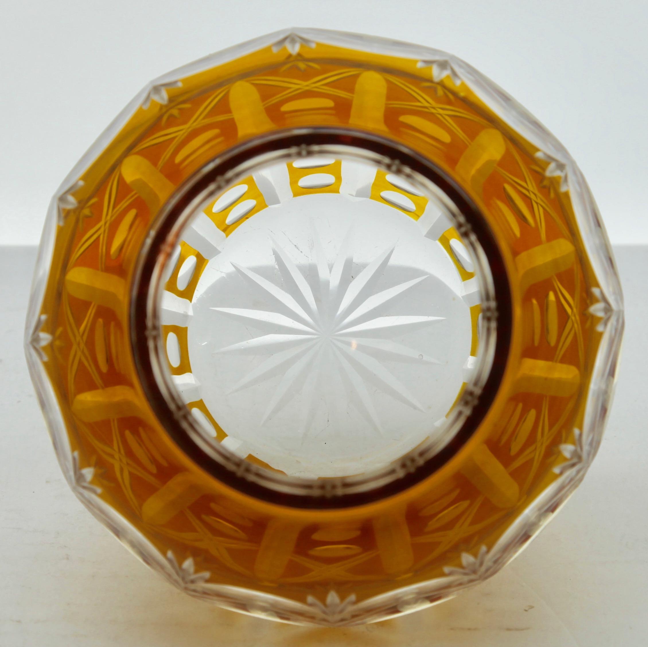 Milieu du XXe siècle Vase 'Pique Fleurs' de Val Saint Lambert avec grille en cristal taillé en clair:: années 1930