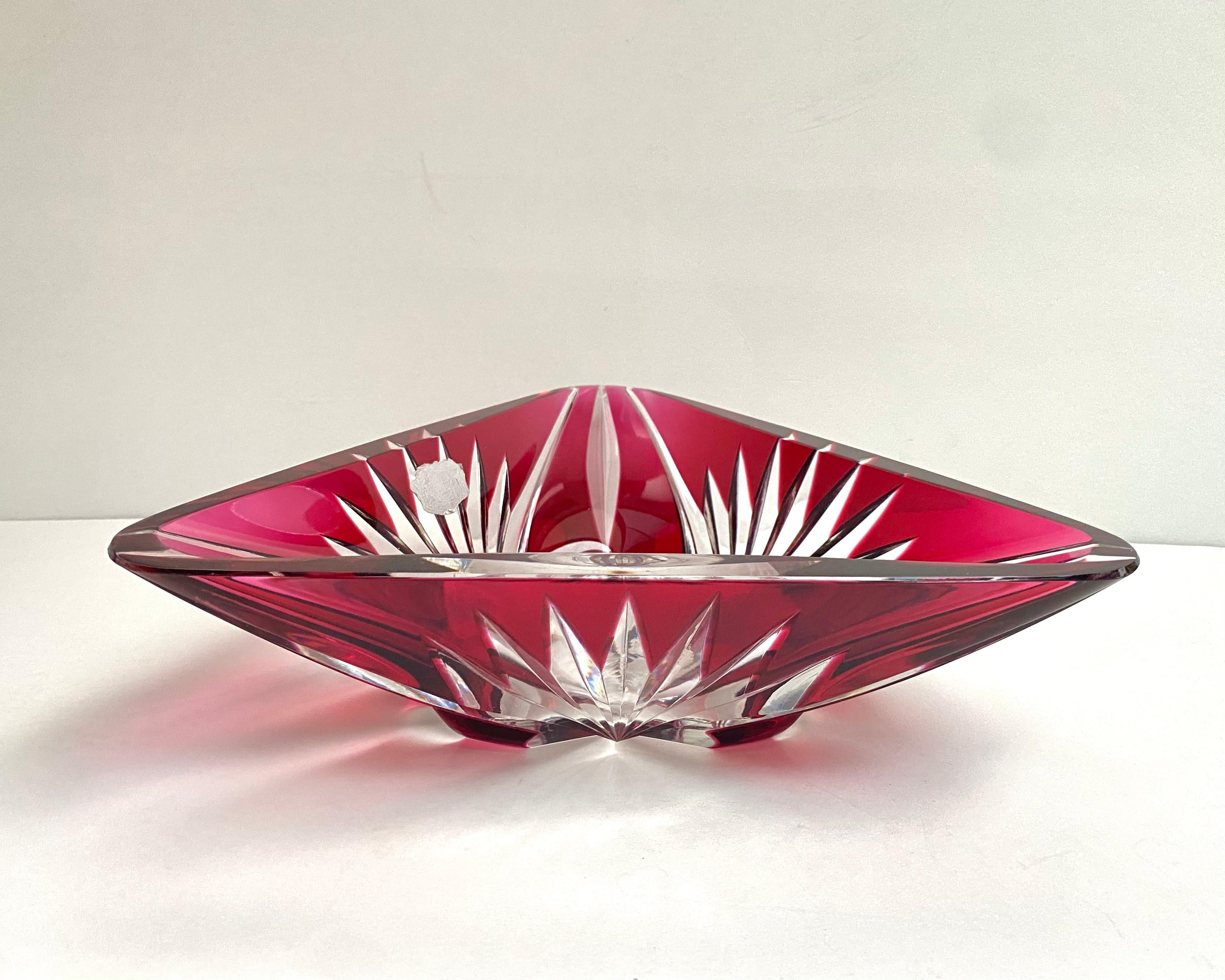 Cristal Vase vintage en cristal rouge du Val Saint Lambert en vente